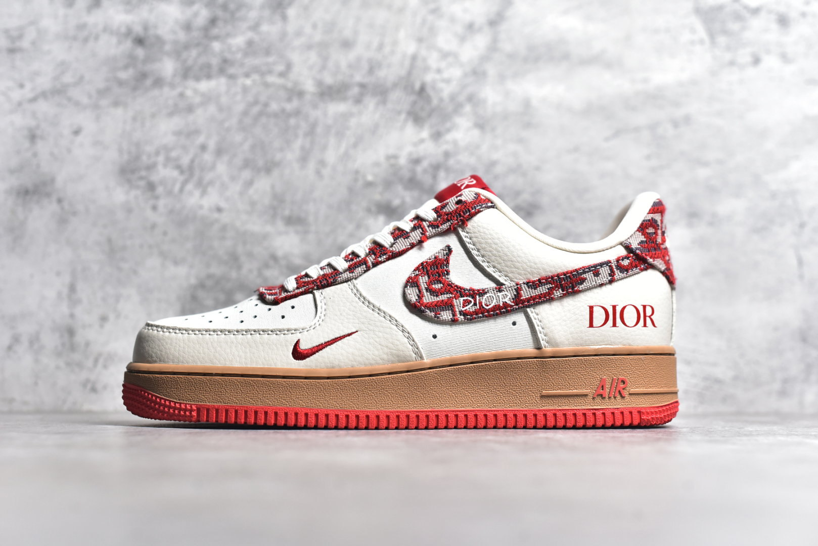 #海外限量发售！公司级NIke Air Force 1 \’07 Low “迪奥联名——米红花纹”空军一号 低帮 运动鞋 休闲鞋 折边针车 工艺难度大 原楦头原纸板 原装鞋盒 定制五金配件 内置全掌气垫 原厂鞋底 货号：KK1988-049 尺码：36 36.5 37.5 38 38.5 39 40 40.5 41 42 42.5 43 44 44.5 45-选品中心