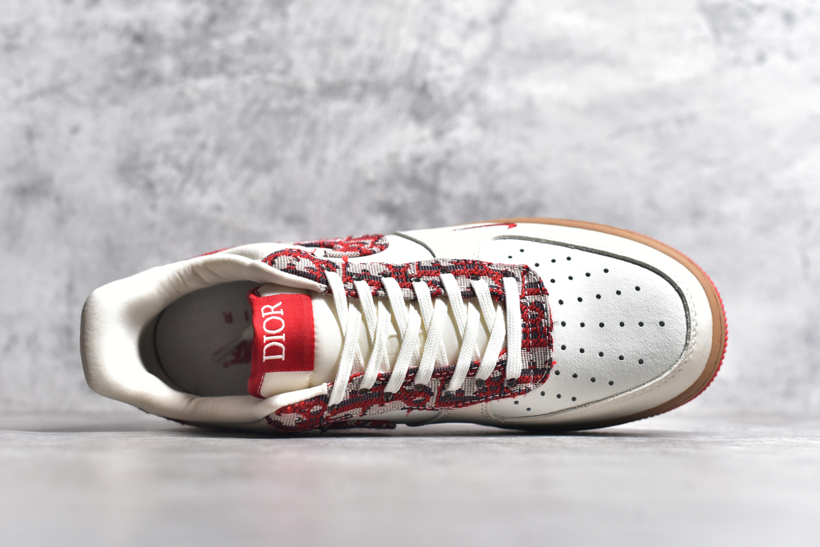 图片[4]-#海外限量发售！公司级NIke Air Force 1 \’07 Low “迪奥联名——米红花纹”空军一号 低帮 运动鞋 休闲鞋 折边针车 工艺难度大 原楦头原纸板 原装鞋盒 定制五金配件 内置全掌气垫 原厂鞋底 货号：KK1988-049 尺码：36 36.5 37.5 38 38.5 39 40 40.5 41 42 42.5 43 44 44.5 45-选品中心
