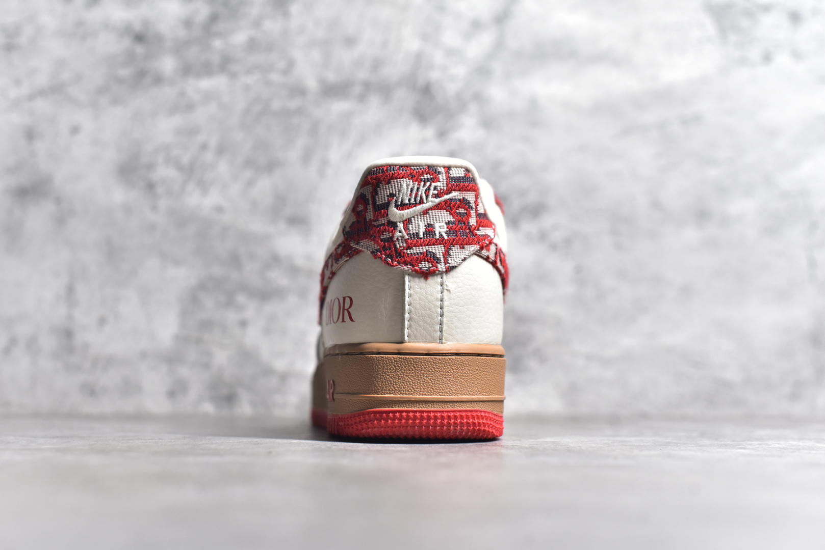 图片[5]-#海外限量发售！公司级NIke Air Force 1 \’07 Low “迪奥联名——米红花纹”空军一号 低帮 运动鞋 休闲鞋 折边针车 工艺难度大 原楦头原纸板 原装鞋盒 定制五金配件 内置全掌气垫 原厂鞋底 货号：KK1988-049 尺码：36 36.5 37.5 38 38.5 39 40 40.5 41 42 42.5 43 44 44.5 45-选品中心