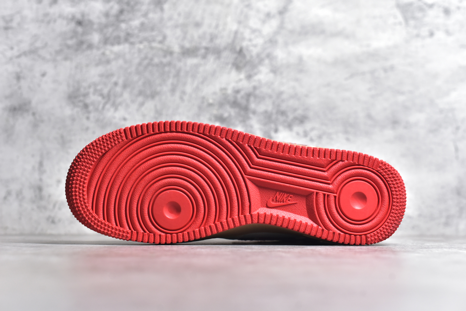 图片[6]-#海外限量发售！公司级NIke Air Force 1 \’07 Low “迪奥联名——米红花纹”空军一号 低帮 运动鞋 休闲鞋 折边针车 工艺难度大 原楦头原纸板 原装鞋盒 定制五金配件 内置全掌气垫 原厂鞋底 货号：KK1988-049 尺码：36 36.5 37.5 38 38.5 39 40 40.5 41 42 42.5 43 44 44.5 45-选品中心