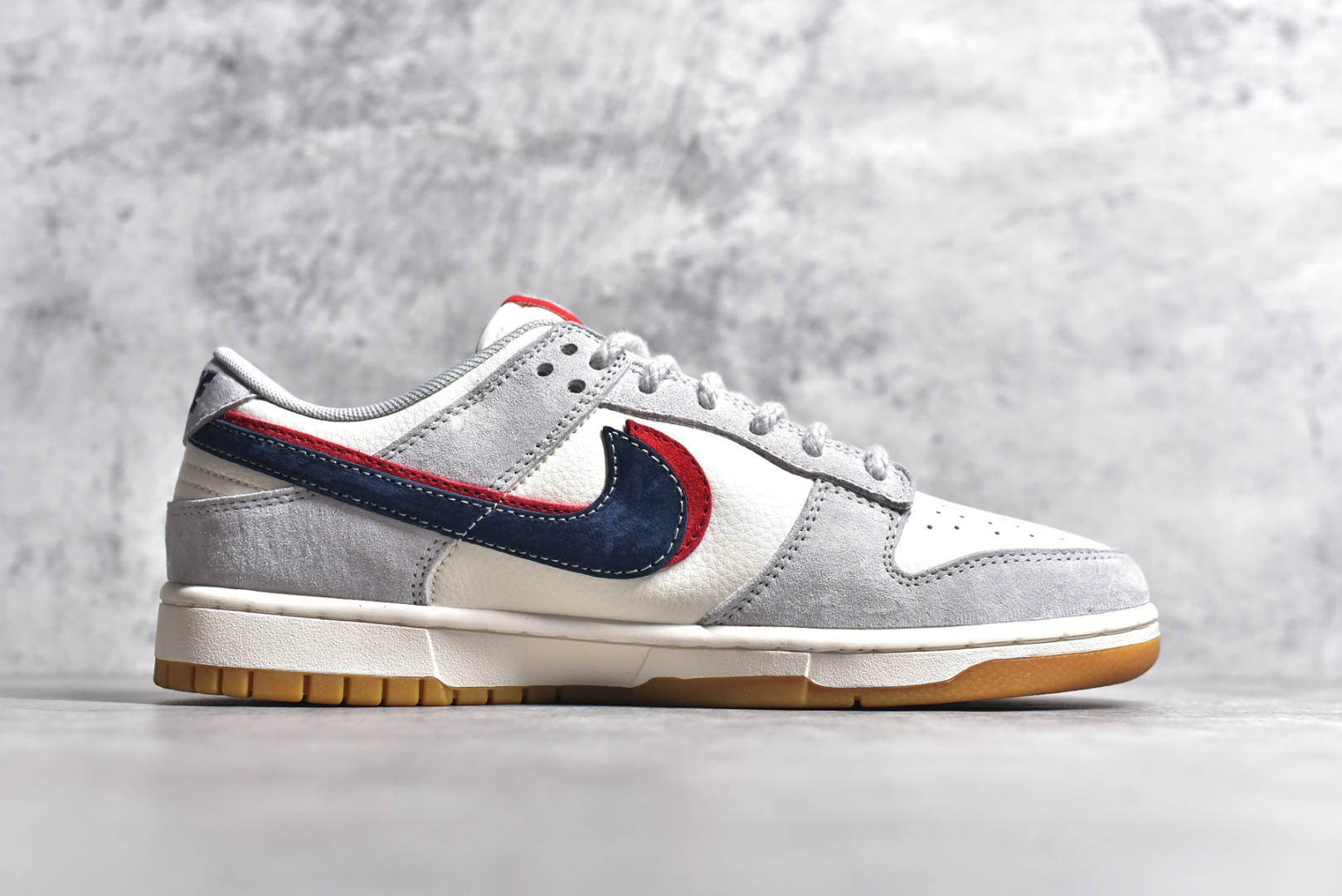 图片[3]-#NK SB Dunk Low UN联名 猪生胶黑勾 周年高端定制 低帮休闲板鞋 DM6868-032 #定制鞋盒 大厂纯原品质出货 超高清洁度 皮料切割干净无任何毛边 细节完美 尺码：36 36.5 37.5 38 38.5 39 40 40.5 41 42 42.5 43 44 44.5 45-选品中心