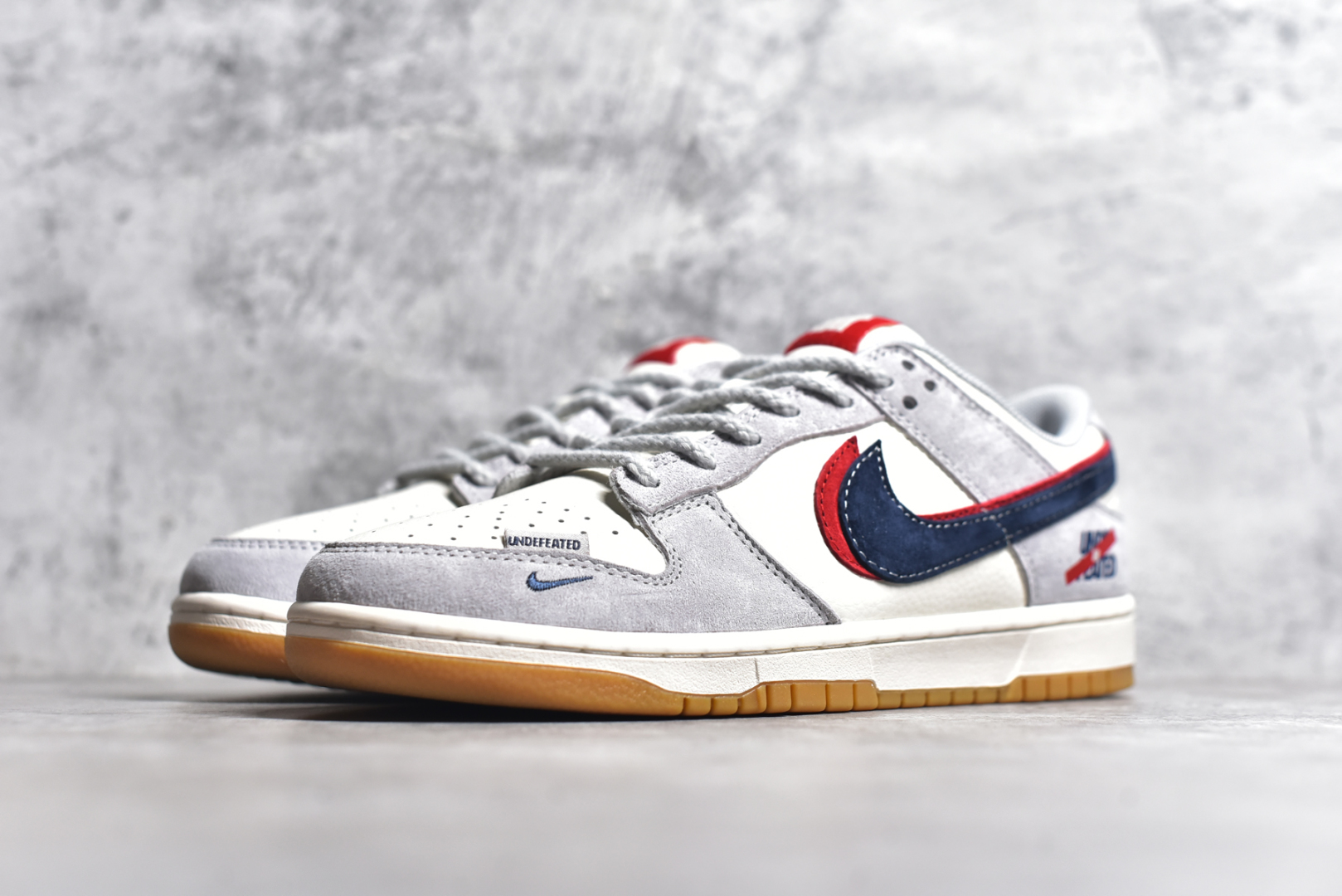 图片[2]-#NK SB Dunk Low UN联名 猪生胶黑勾 周年高端定制 低帮休闲板鞋 DM6868-032 #定制鞋盒 大厂纯原品质出货 超高清洁度 皮料切割干净无任何毛边 细节完美 尺码：36 36.5 37.5 38 38.5 39 40 40.5 41 42 42.5 43 44 44.5 45-选品中心