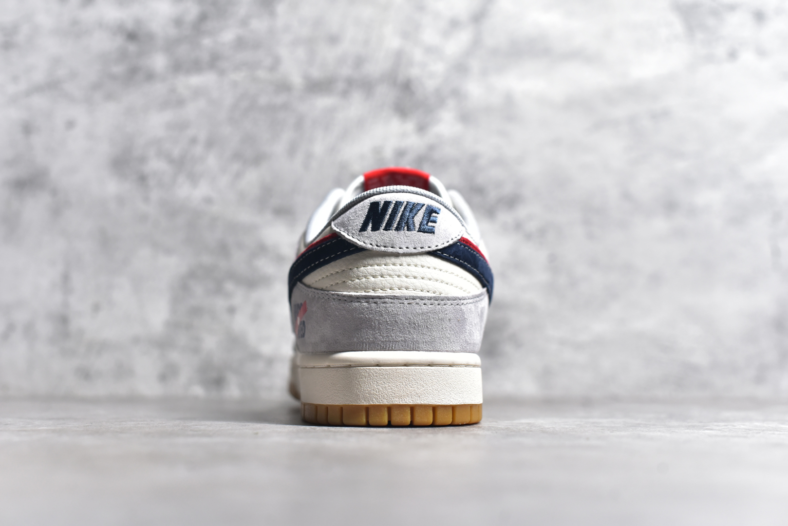 图片[5]-#NK SB Dunk Low UN联名 猪生胶黑勾 周年高端定制 低帮休闲板鞋 DM6868-032 #定制鞋盒 大厂纯原品质出货 超高清洁度 皮料切割干净无任何毛边 细节完美 尺码：36 36.5 37.5 38 38.5 39 40 40.5 41 42 42.5 43 44 44.5 45-选品中心