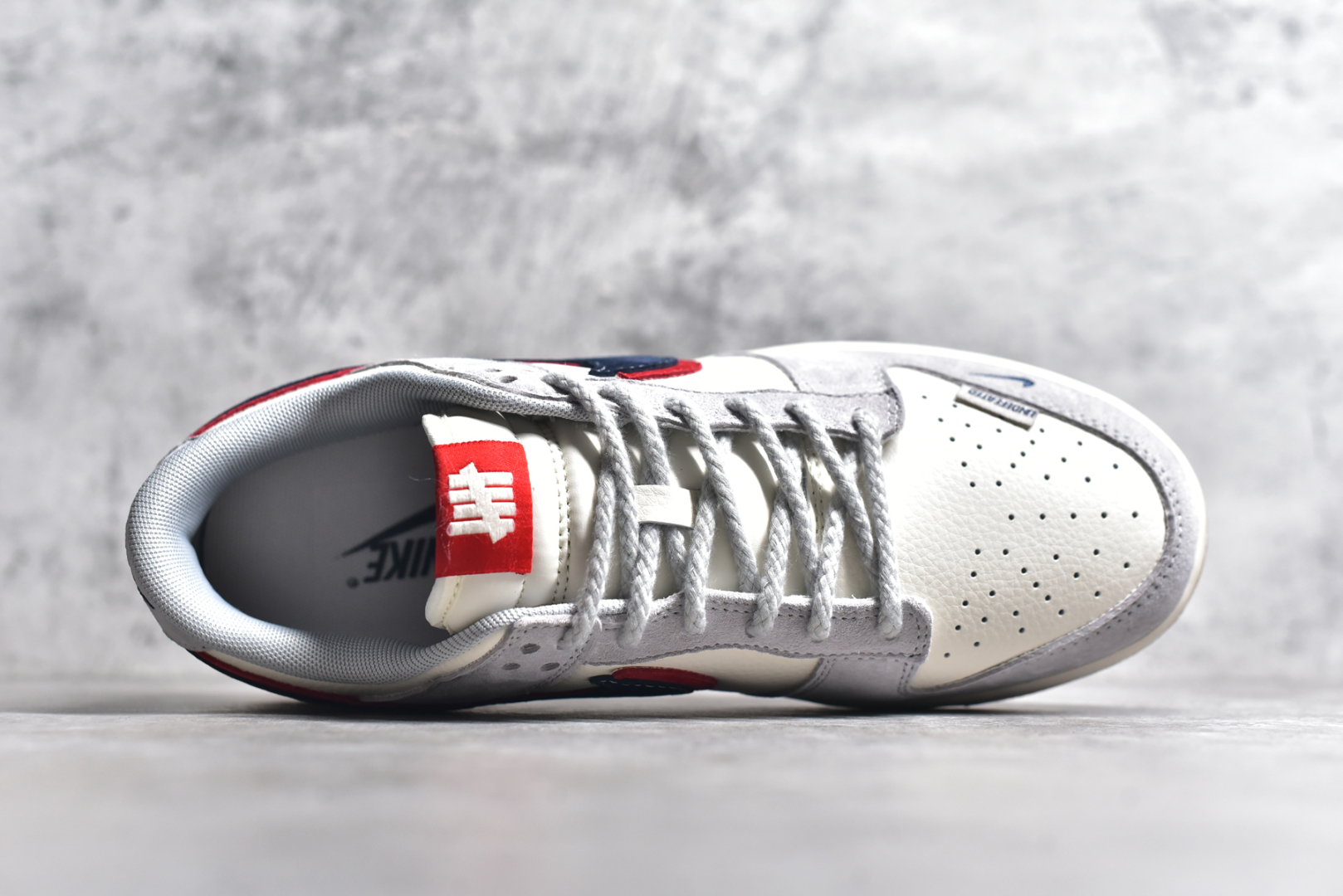 图片[4]-#NK SB Dunk Low UN联名 猪生胶黑勾 周年高端定制 低帮休闲板鞋 DM6868-032 #定制鞋盒 大厂纯原品质出货 超高清洁度 皮料切割干净无任何毛边 细节完美 尺码：36 36.5 37.5 38 38.5 39 40 40.5 41 42 42.5 43 44 44.5 45-选品中心