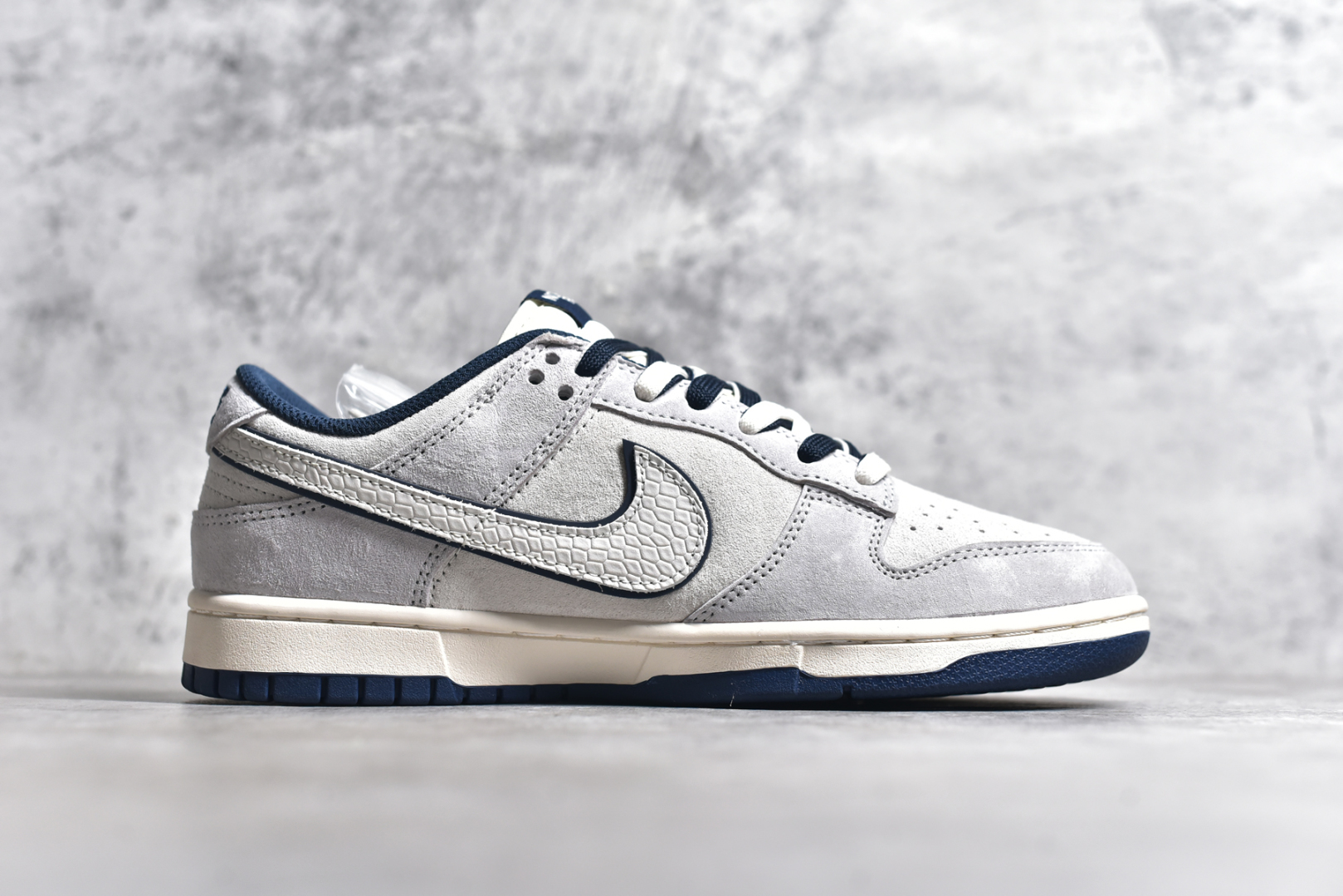 图片[3]-#NK SB Dunk Low 北面蛇年联名 猪八白勾 周年高端定制 低帮休闲板鞋 DM6868-014 #定制鞋盒 大厂纯原品质出货 超高清洁度 皮料切割干净无任何毛边 细节完美 尺码：36 36.5 37.5 38 38.5 39 40 40.5 41 42 42.5 43 44 44.5 45-选品中心