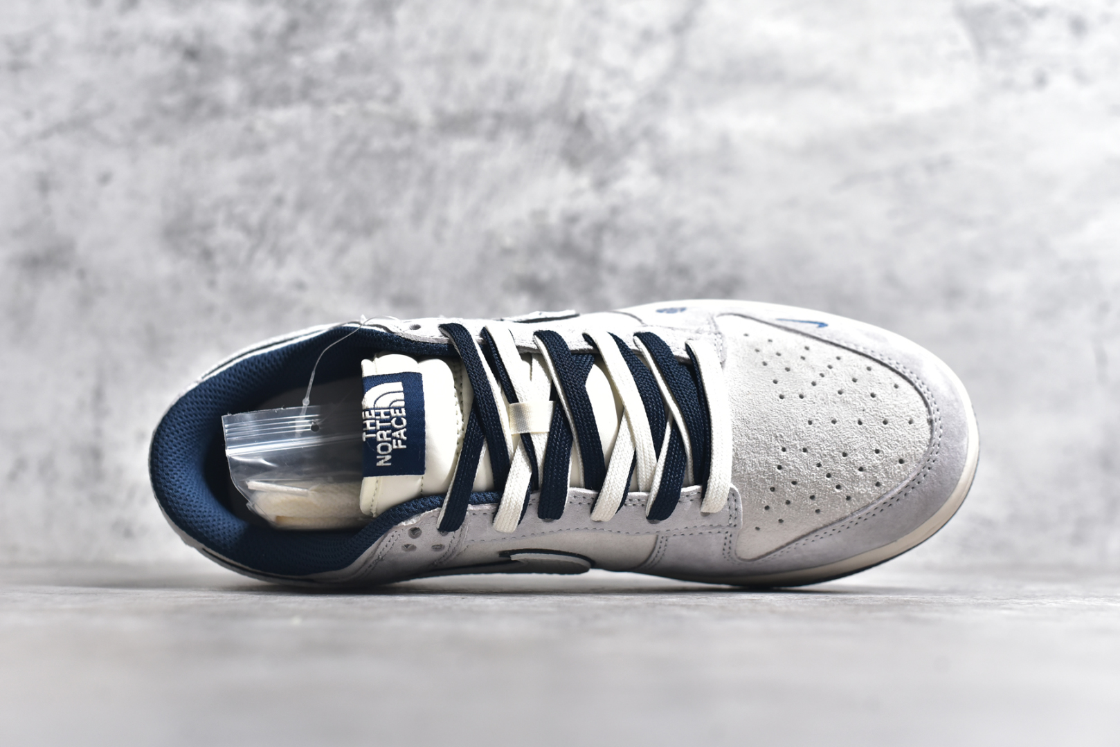 图片[4]-#NK SB Dunk Low 北面蛇年联名 猪八白勾 周年高端定制 低帮休闲板鞋 DM6868-014 #定制鞋盒 大厂纯原品质出货 超高清洁度 皮料切割干净无任何毛边 细节完美 尺码：36 36.5 37.5 38 38.5 39 40 40.5 41 42 42.5 43 44 44.5 45-选品中心