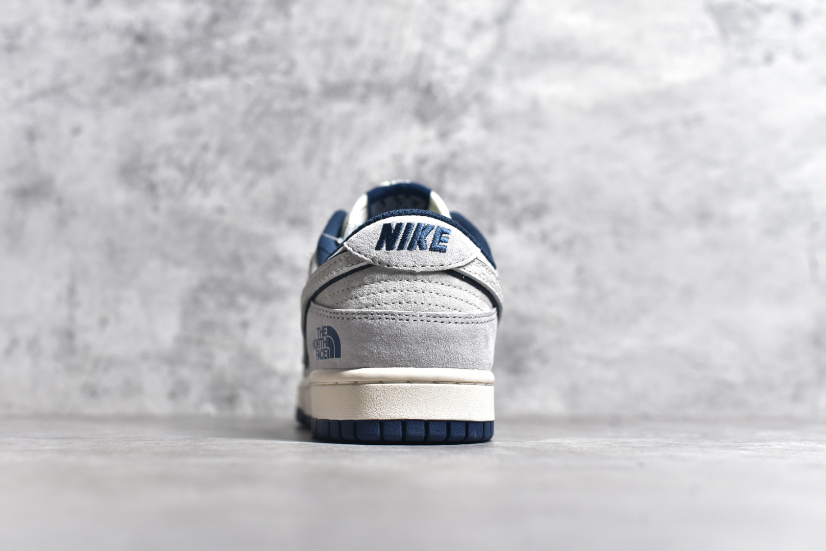图片[5]-#NK SB Dunk Low 北面蛇年联名 猪八白勾 周年高端定制 低帮休闲板鞋 DM6868-014 #定制鞋盒 大厂纯原品质出货 超高清洁度 皮料切割干净无任何毛边 细节完美 尺码：36 36.5 37.5 38 38.5 39 40 40.5 41 42 42.5 43 44 44.5 45-选品中心
