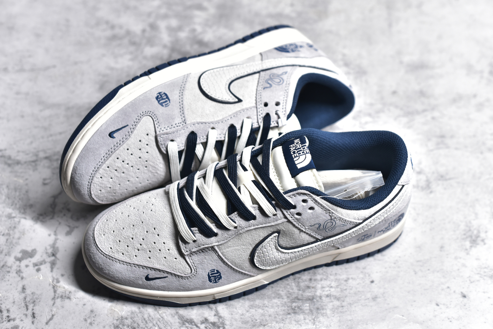 图片[7]-#NK SB Dunk Low 北面蛇年联名 猪八白勾 周年高端定制 低帮休闲板鞋 DM6868-014 #定制鞋盒 大厂纯原品质出货 超高清洁度 皮料切割干净无任何毛边 细节完美 尺码：36 36.5 37.5 38 38.5 39 40 40.5 41 42 42.5 43 44 44.5 45-选品中心