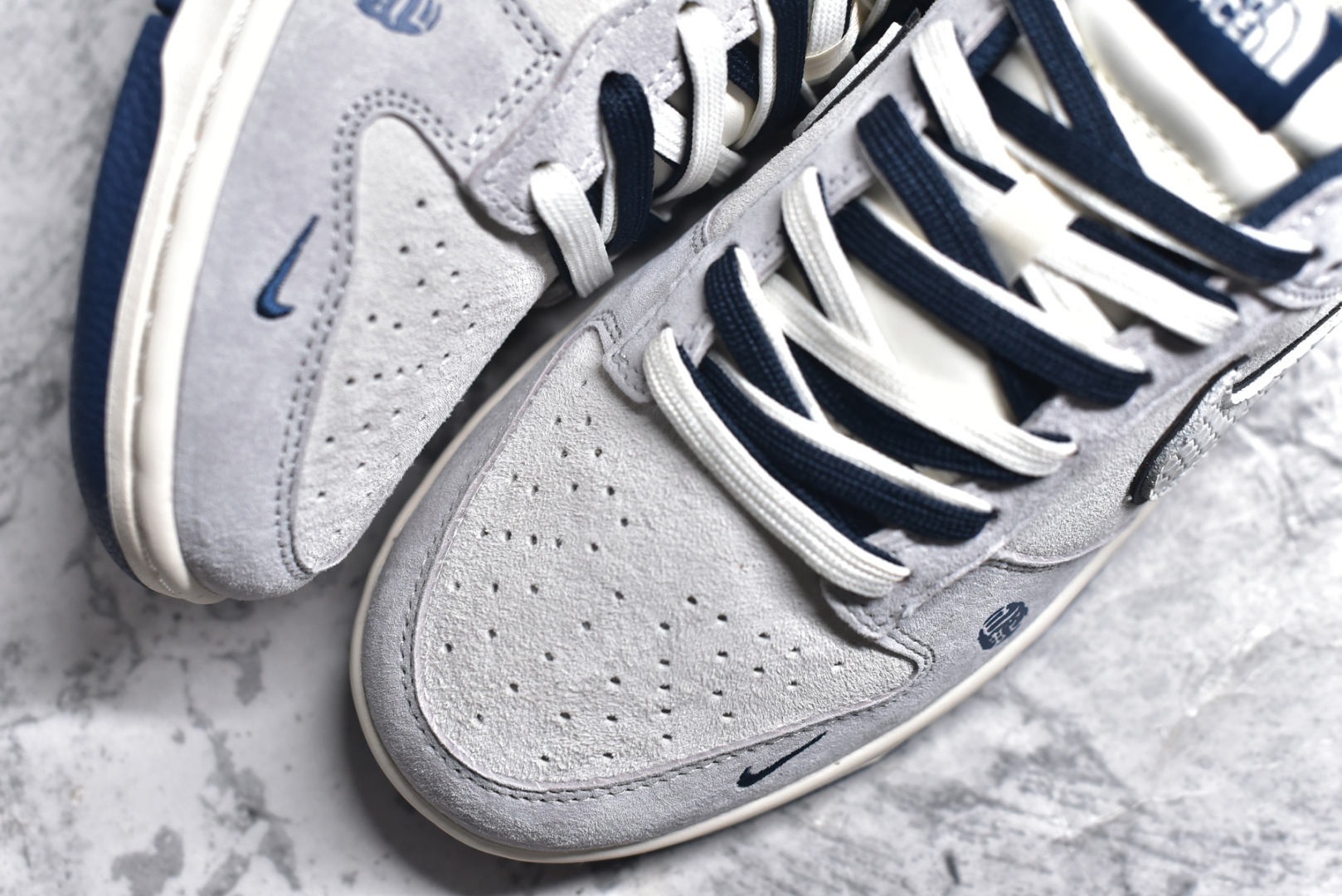 图片[8]-#NK SB Dunk Low 北面蛇年联名 猪八白勾 周年高端定制 低帮休闲板鞋 DM6868-014 #定制鞋盒 大厂纯原品质出货 超高清洁度 皮料切割干净无任何毛边 细节完美 尺码：36 36.5 37.5 38 38.5 39 40 40.5 41 42 42.5 43 44 44.5 45-选品中心