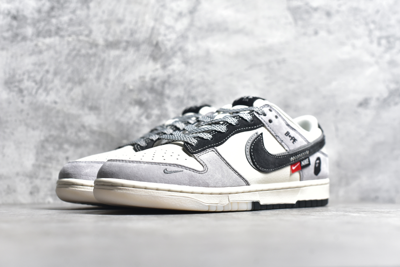 图片[2]-#NK SB Dunk Low x BAPE 白灰黑双钩满天星 纯原大厂出品 极力推荐👏 原装头层材料 独家版型蒸餾加工 帶來的是更好的视觉和脚感体验 大厂纯原品质出货 清洁度 电绣工艺 皮料切割干净无任何毛边 细节完美 货号：DM6868 031XK 尺码：36 36.5 37.5 38 38.5 39 40 40.5 41 42 42.5 43 44 44.5 45-选品中心