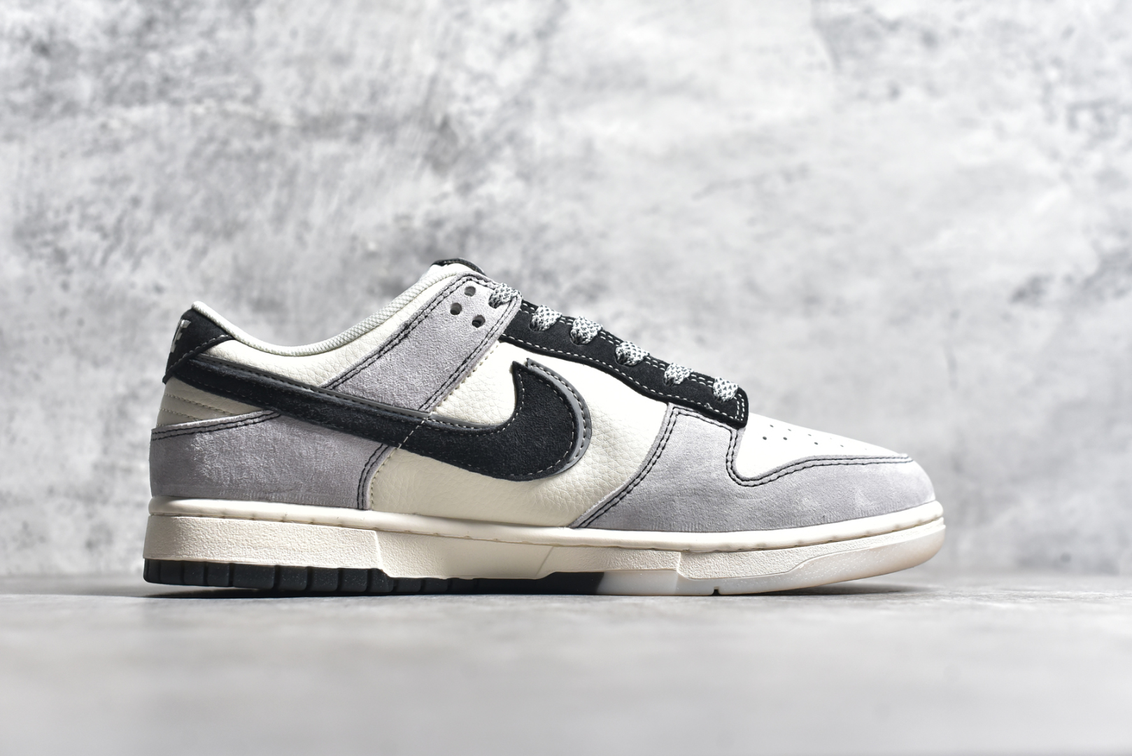 图片[3]-#NK SB Dunk Low x BAPE 白灰黑双钩满天星 纯原大厂出品 极力推荐👏 原装头层材料 独家版型蒸餾加工 帶來的是更好的视觉和脚感体验 大厂纯原品质出货 清洁度 电绣工艺 皮料切割干净无任何毛边 细节完美 货号：DM6868 031XK 尺码：36 36.5 37.5 38 38.5 39 40 40.5 41 42 42.5 43 44 44.5 45-选品中心