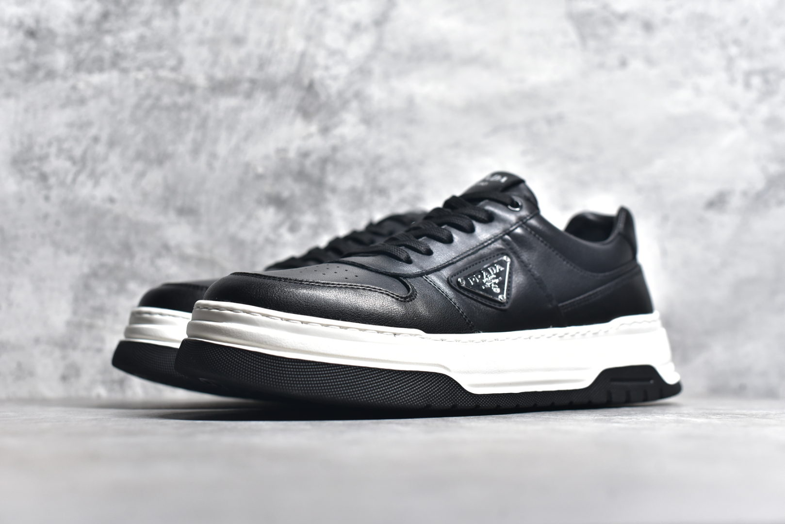 图片[2]-#意大利高奢品牌·普拉达Prada Cloudbust Thunder Low Sneakers 老爹百搭休闲运动男鞋系列 #广东大厂品质 25ss早春新款 专柜同步 Prada Cloudbust Thunder运动鞋设计以雕塑感设计重新演绎PRADA男士风格，独具时尚个性风格。大气个性更潮更抢眼更追求档次，它将颠覆旧念，与您共度时尚潮人必备! 面料采用原版进口小牛皮 牛皮内里垫脚 橡胶发泡大底 轻便防滑耐磨 脚感舒适 款式耐看做工精细 配以简洁利落的鞋楦 彰显男人的果敢和硬朗 尺码：39-44（皮鞋码）-选品中心