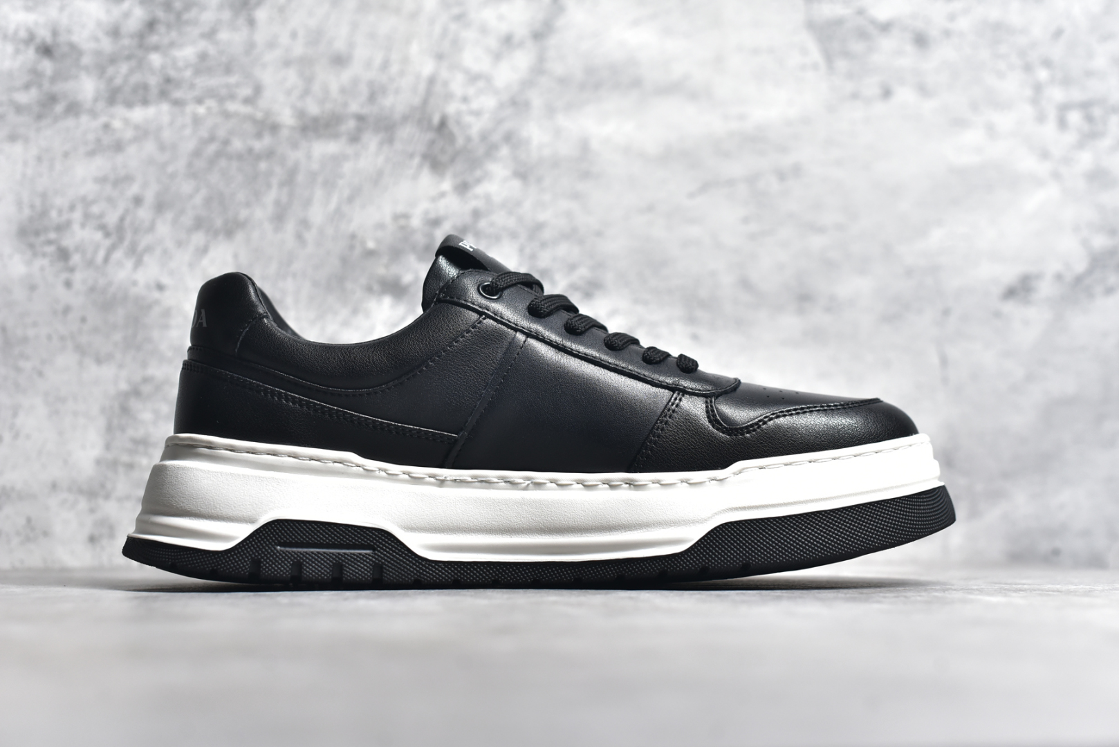 图片[3]-#意大利高奢品牌·普拉达Prada Cloudbust Thunder Low Sneakers 老爹百搭休闲运动男鞋系列 #广东大厂品质 25ss早春新款 专柜同步 Prada Cloudbust Thunder运动鞋设计以雕塑感设计重新演绎PRADA男士风格，独具时尚个性风格。大气个性更潮更抢眼更追求档次，它将颠覆旧念，与您共度时尚潮人必备! 面料采用原版进口小牛皮 牛皮内里垫脚 橡胶发泡大底 轻便防滑耐磨 脚感舒适 款式耐看做工精细 配以简洁利落的鞋楦 彰显男人的果敢和硬朗 尺码：39-44（皮鞋码）-选品中心
