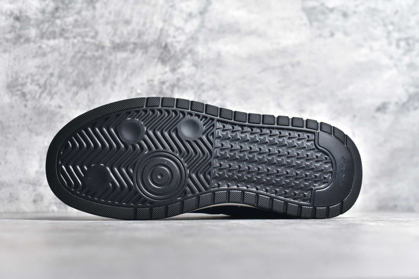 图片[6]-#意大利高奢品牌·普拉达Prada Cloudbust Thunder Low Sneakers 老爹百搭休闲运动男鞋系列 #广东大厂品质 25ss早春新款 专柜同步 Prada Cloudbust Thunder运动鞋设计以雕塑感设计重新演绎PRADA男士风格，独具时尚个性风格。大气个性更潮更抢眼更追求档次，它将颠覆旧念，与您共度时尚潮人必备! 面料采用原版进口小牛皮 牛皮内里垫脚 橡胶发泡大底 轻便防滑耐磨 脚感舒适 款式耐看做工精细 配以简洁利落的鞋楦 彰显男人的果敢和硬朗 尺码：39-44（皮鞋码）-选品中心