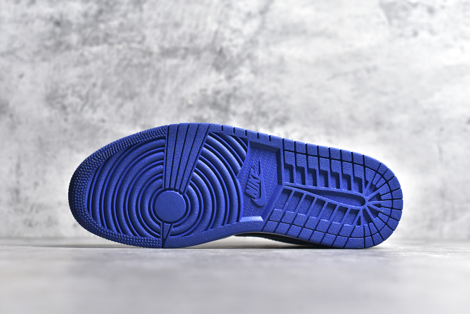 图片[6]-#Air Jordan 1 Low AJ1 乔1 熊猫恶作剧 飞跃天际线 燃情黑棕蓝 低帮复古篮球鞋 553558-154 #配色整体围绕熊猫恶作剧飞跃天际线主题设计，鞋身整体采用专属颜料重新喷涂。特殊原创设计图标涂鸦装饰，添加潮流元素效果喷涂点缀 尺码：35.5 36 36.5 37.5 38 38.5 39 40 40.5 41 42 42.5 43 44 44.5 45 46 47.5-选品中心