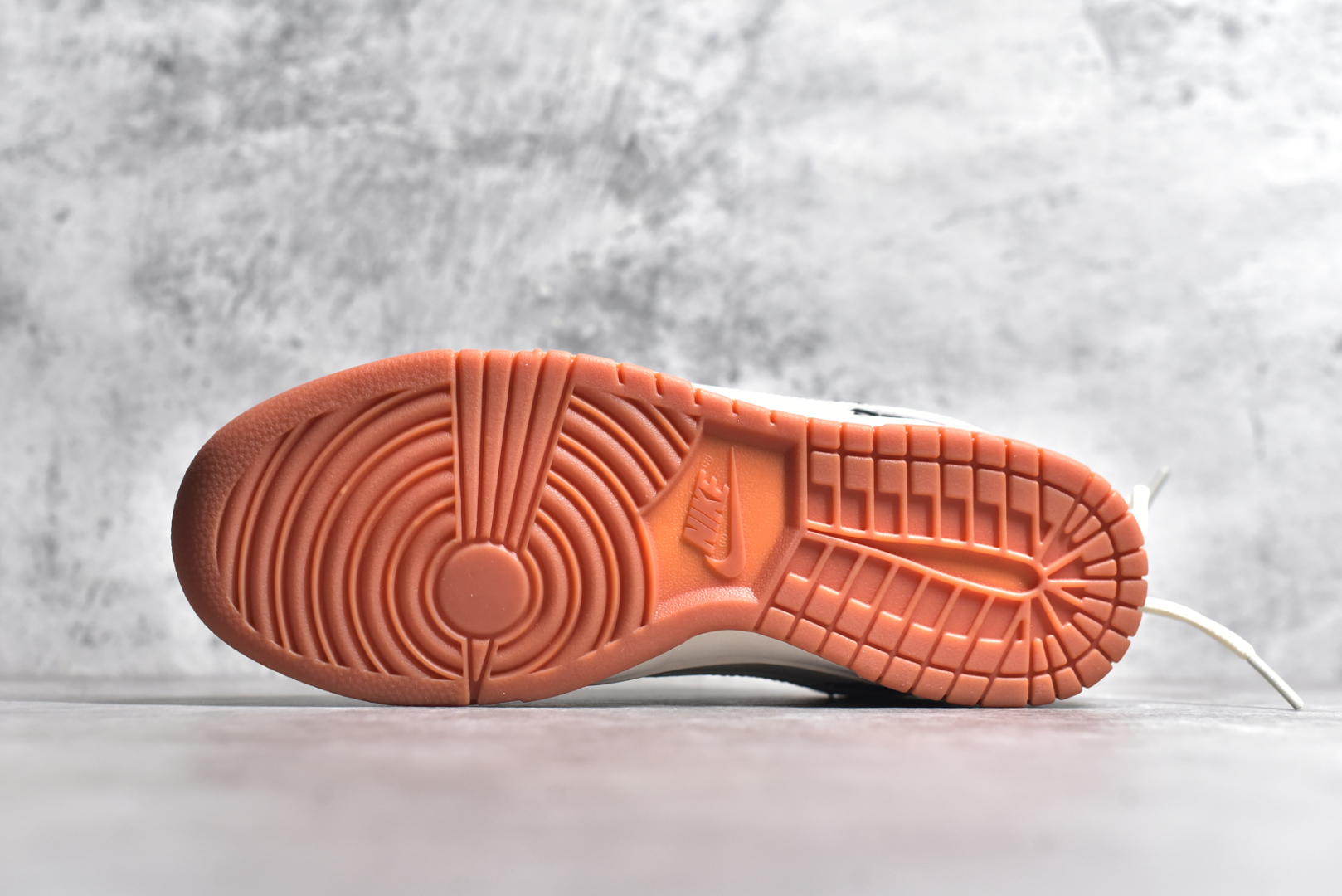 图片[6]-#NK SB Dunk Low 蛇年系列 蛇鳞白勾 高端定制 低帮休闲板鞋 YX5066-275 #定制鞋盒 大厂纯原品质出货 超高清洁度 皮料切割干净无任何毛边 细节完美 尺码：36 36.5 37.5 38 38.5 39 40 40.5 41 42 42.5 43 44 44.5 45-选品中心