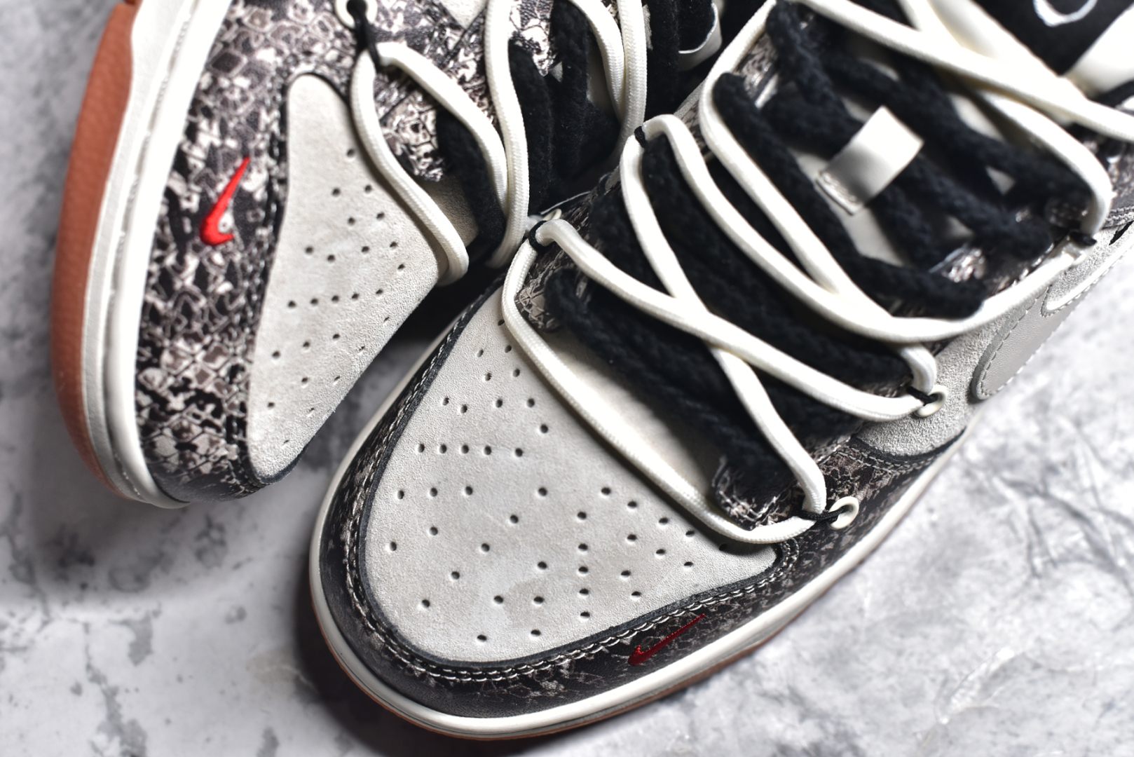 图片[8]-#NK SB Dunk Low 蛇年系列 蛇鳞白勾 高端定制 低帮休闲板鞋 YX5066-275 #定制鞋盒 大厂纯原品质出货 超高清洁度 皮料切割干净无任何毛边 细节完美 尺码：36 36.5 37.5 38 38.5 39 40 40.5 41 42 42.5 43 44 44.5 45-选品中心