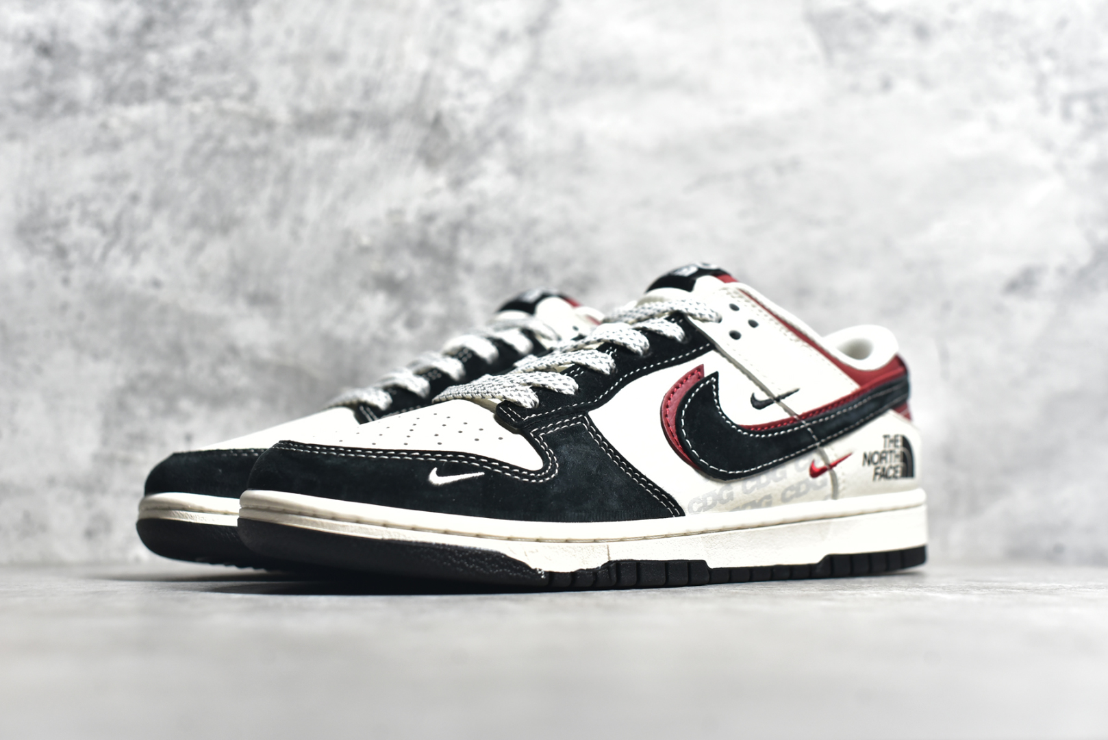 图片[2]-#NK SB Dunk Low 北面联名 猪八黑红勾 周年高端定制 低帮休闲板鞋 DM6868-043 #定制鞋盒 大厂纯原品质出货 超高清洁度 皮料切割干净无任何毛边 细节完美 尺码：36 36.5 37.5 38 38.5 39 40 40.5 41 42 42.5 43 44 44.5 45-选品中心