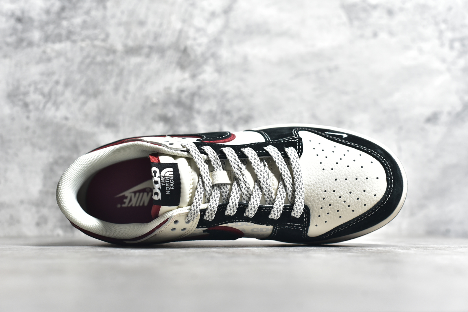 图片[4]-#NK SB Dunk Low 北面联名 猪八黑红勾 周年高端定制 低帮休闲板鞋 DM6868-043 #定制鞋盒 大厂纯原品质出货 超高清洁度 皮料切割干净无任何毛边 细节完美 尺码：36 36.5 37.5 38 38.5 39 40 40.5 41 42 42.5 43 44 44.5 45-选品中心