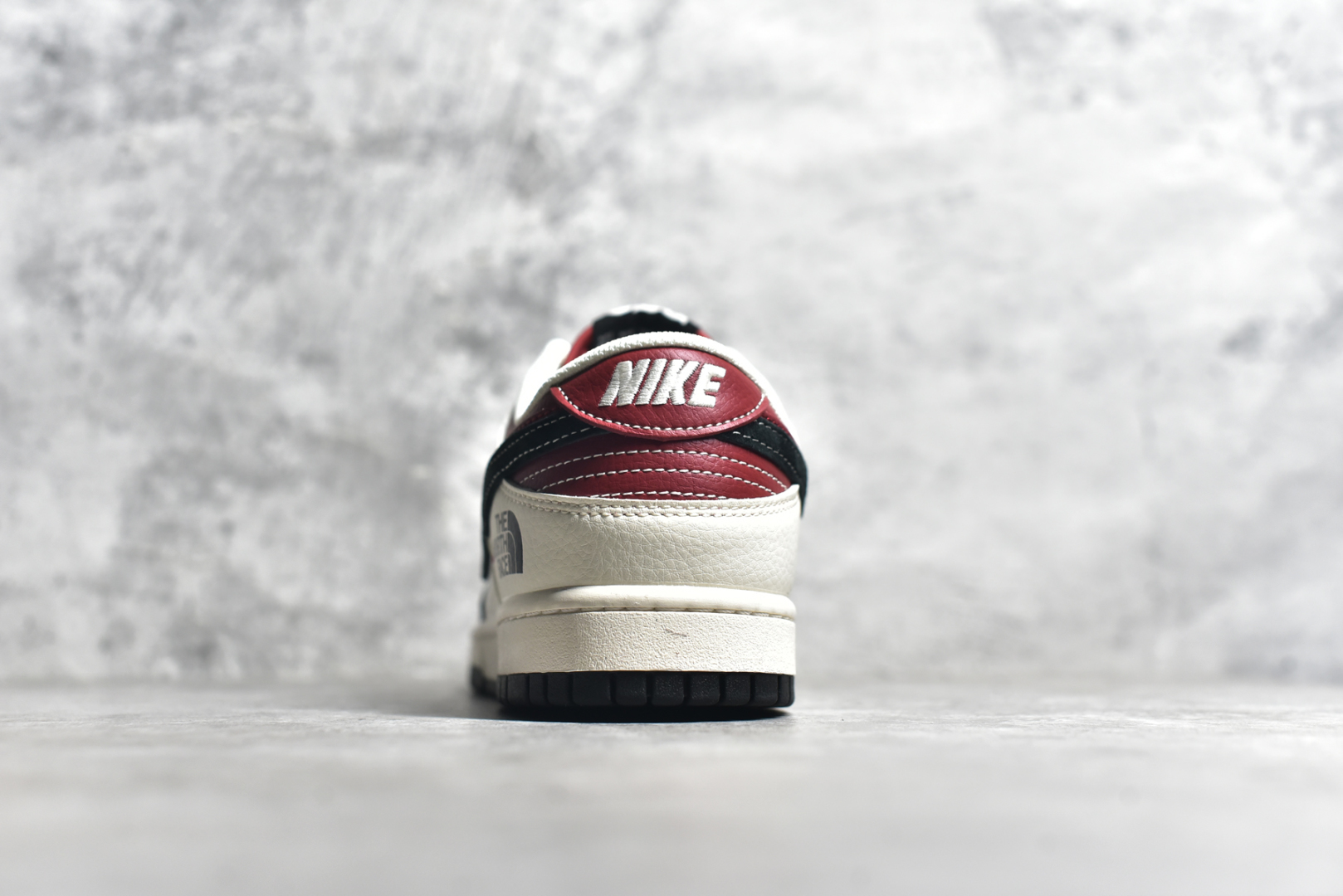 图片[5]-#NK SB Dunk Low 北面联名 猪八黑红勾 周年高端定制 低帮休闲板鞋 DM6868-043 #定制鞋盒 大厂纯原品质出货 超高清洁度 皮料切割干净无任何毛边 细节完美 尺码：36 36.5 37.5 38 38.5 39 40 40.5 41 42 42.5 43 44 44.5 45-选品中心