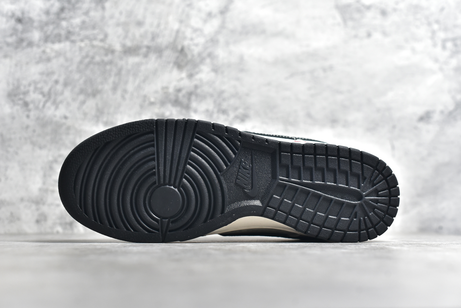图片[6]-#NK SB Dunk Low 北面联名 猪八黑红勾 周年高端定制 低帮休闲板鞋 DM6868-043 #定制鞋盒 大厂纯原品质出货 超高清洁度 皮料切割干净无任何毛边 细节完美 尺码：36 36.5 37.5 38 38.5 39 40 40.5 41 42 42.5 43 44 44.5 45-选品中心