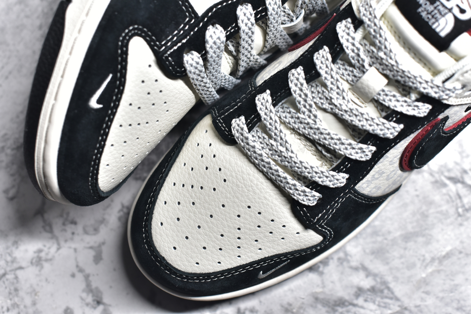 图片[8]-#NK SB Dunk Low 北面联名 猪八黑红勾 周年高端定制 低帮休闲板鞋 DM6868-043 #定制鞋盒 大厂纯原品质出货 超高清洁度 皮料切割干净无任何毛边 细节完美 尺码：36 36.5 37.5 38 38.5 39 40 40.5 41 42 42.5 43 44 44.5 45-选品中心