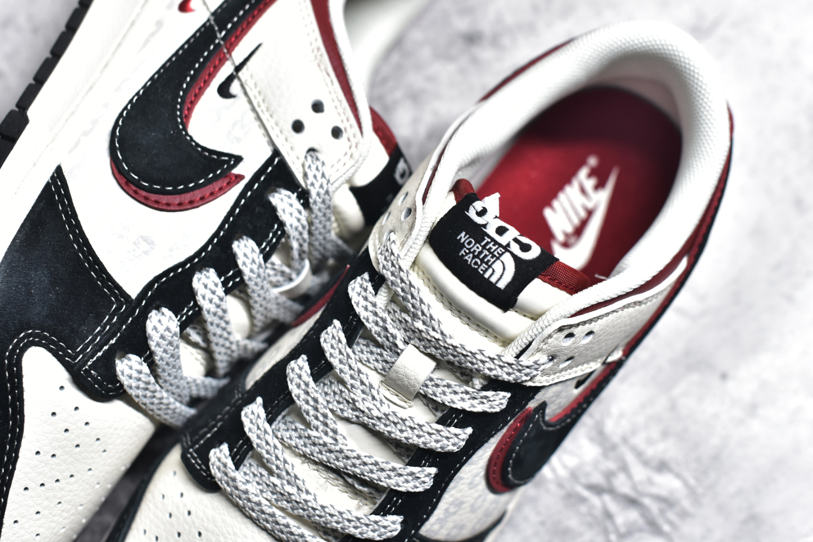 图片[9]-#NK SB Dunk Low 北面联名 猪八黑红勾 周年高端定制 低帮休闲板鞋 DM6868-043 #定制鞋盒 大厂纯原品质出货 超高清洁度 皮料切割干净无任何毛边 细节完美 尺码：36 36.5 37.5 38 38.5 39 40 40.5 41 42 42.5 43 44 44.5 45-选品中心