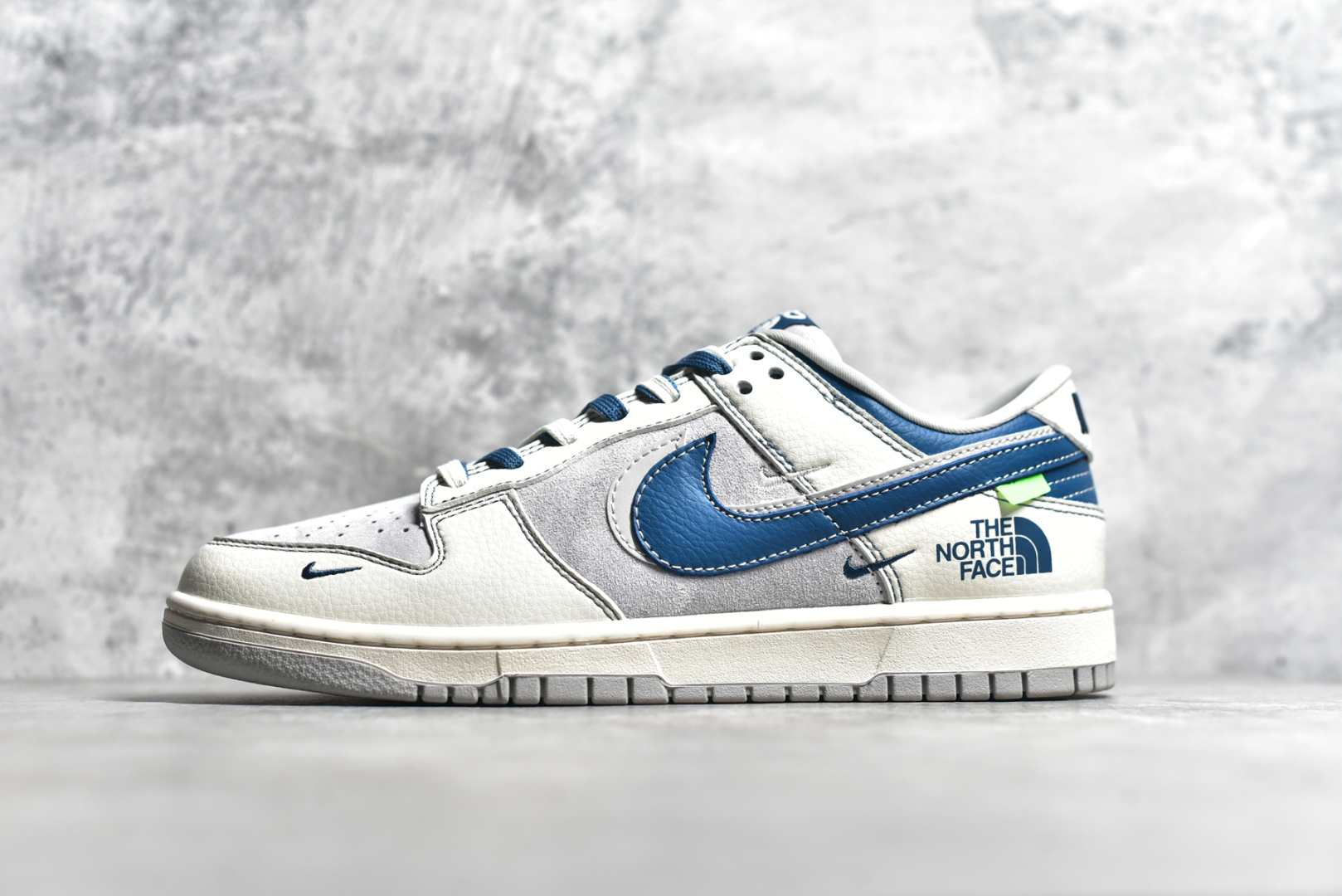 #NK SB Dunk Low 北面联名 猪八蓝灰勾 周年高端定制 低帮休闲板鞋 DM6868-040 #定制鞋盒 大厂纯原品质出货 超高清洁度 皮料切割干净无任何毛边 细节完美 尺码：36 36.5 37.5 38 38.5 39 40 40.5 41 42 42.5 43 44 44.5 45-选品中心