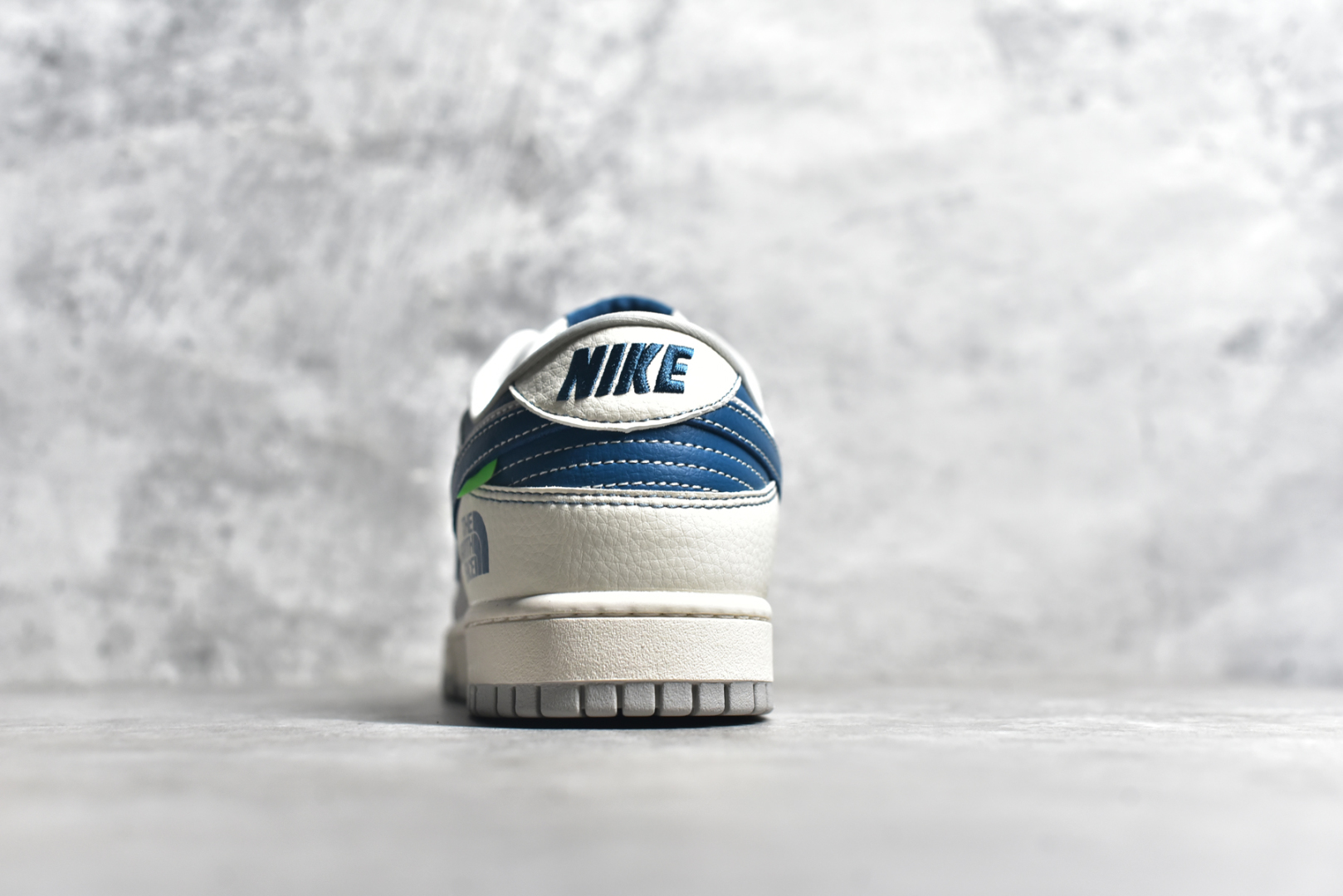 图片[5]-#NK SB Dunk Low 北面联名 猪八蓝灰勾 周年高端定制 低帮休闲板鞋 DM6868-040 #定制鞋盒 大厂纯原品质出货 超高清洁度 皮料切割干净无任何毛边 细节完美 尺码：36 36.5 37.5 38 38.5 39 40 40.5 41 42 42.5 43 44 44.5 45-选品中心