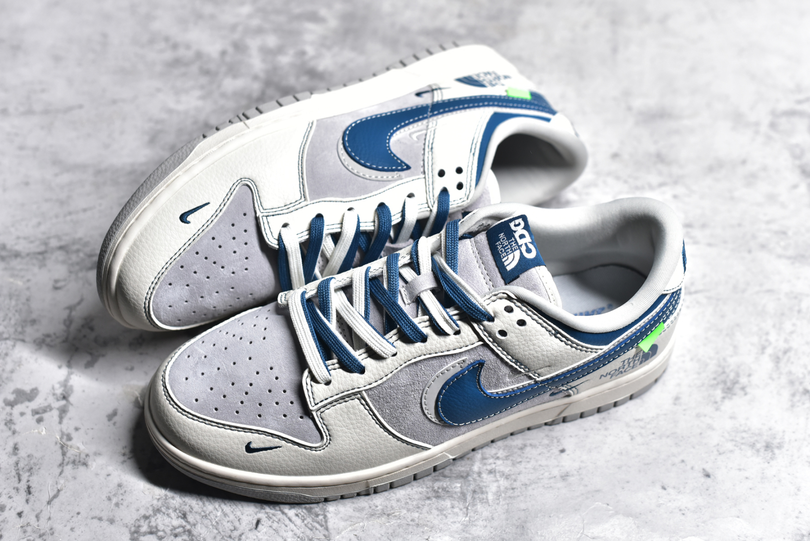 图片[7]-#NK SB Dunk Low 北面联名 猪八蓝灰勾 周年高端定制 低帮休闲板鞋 DM6868-040 #定制鞋盒 大厂纯原品质出货 超高清洁度 皮料切割干净无任何毛边 细节完美 尺码：36 36.5 37.5 38 38.5 39 40 40.5 41 42 42.5 43 44 44.5 45-选品中心
