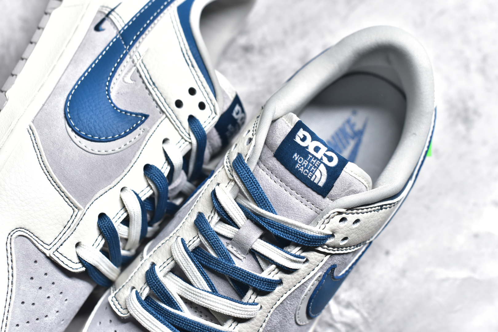 图片[9]-#NK SB Dunk Low 北面联名 猪八蓝灰勾 周年高端定制 低帮休闲板鞋 DM6868-040 #定制鞋盒 大厂纯原品质出货 超高清洁度 皮料切割干净无任何毛边 细节完美 尺码：36 36.5 37.5 38 38.5 39 40 40.5 41 42 42.5 43 44 44.5 45-选品中心