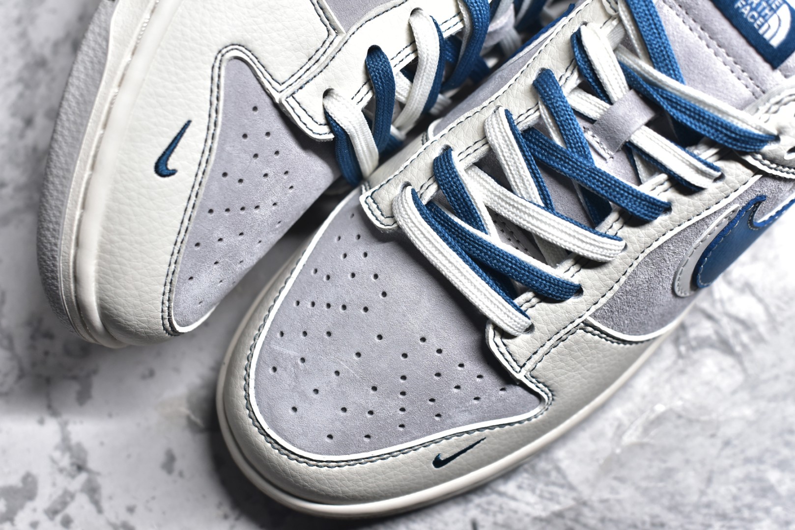 图片[8]-#NK SB Dunk Low 北面联名 猪八蓝灰勾 周年高端定制 低帮休闲板鞋 DM6868-040 #定制鞋盒 大厂纯原品质出货 超高清洁度 皮料切割干净无任何毛边 细节完美 尺码：36 36.5 37.5 38 38.5 39 40 40.5 41 42 42.5 43 44 44.5 45-选品中心