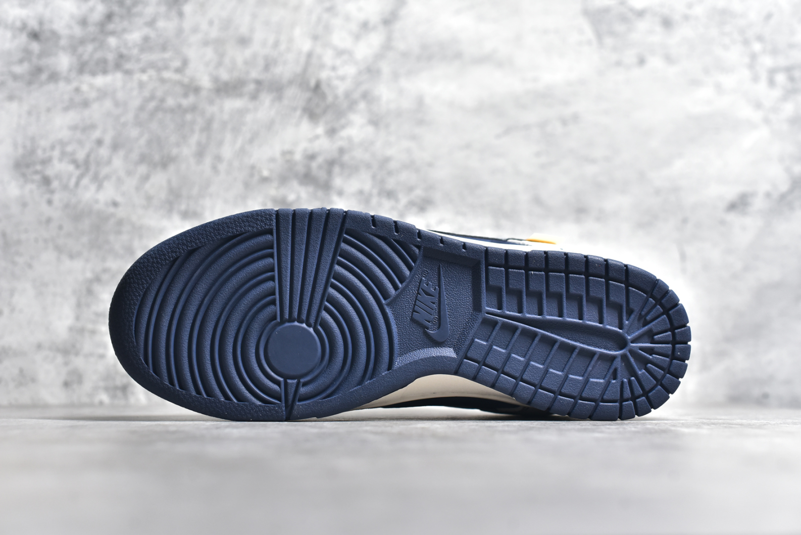 图片[6]-#NK SB Dunk Low 斯图西联名 米蓝灰勾 周年高端定制 低帮休闲板鞋 DM6868-035 #定制鞋盒 大厂纯原品质出货 超高清洁度 皮料切割干净无任何毛边 细节完美 尺码：36 36.5 37.5 38 38.5 39 40 40.5 41 42 42.5 43 44 44.5 45-选品中心