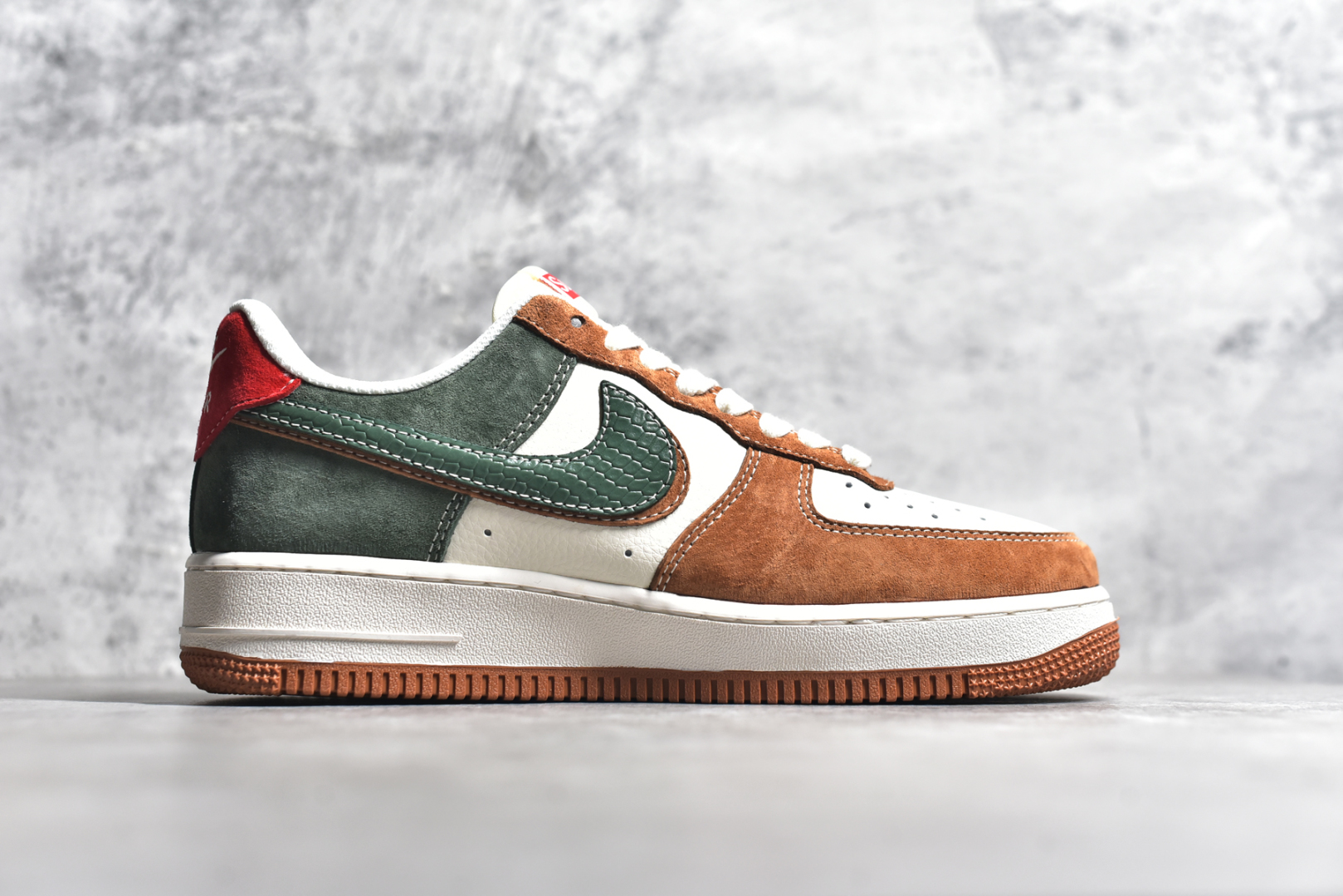 图片[3]-#NK Air Force 1\’07 Low Supreme联名蛇年限定 青棕双勾 空军一号低帮休闲板鞋 DM6688-025 #原楦头原纸板 原装鞋盒 定制五金配件 内置全掌气垫 原厂鞋底 尺码：36 36.5 37.5 38 38.5 39 40 40.5 41 42 42.5 43 44 44.5 45-选品中心