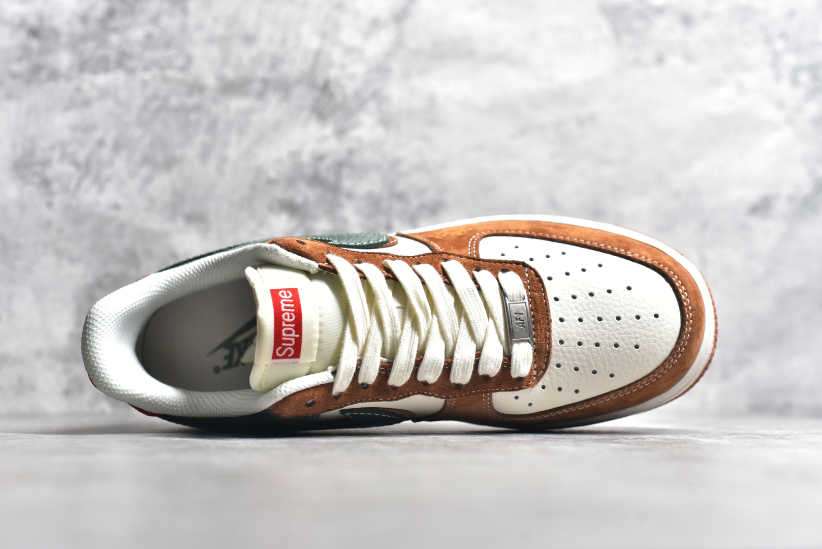 图片[4]-#NK Air Force 1\’07 Low Supreme联名蛇年限定 青棕双勾 空军一号低帮休闲板鞋 DM6688-025 #原楦头原纸板 原装鞋盒 定制五金配件 内置全掌气垫 原厂鞋底 尺码：36 36.5 37.5 38 38.5 39 40 40.5 41 42 42.5 43 44 44.5 45-选品中心