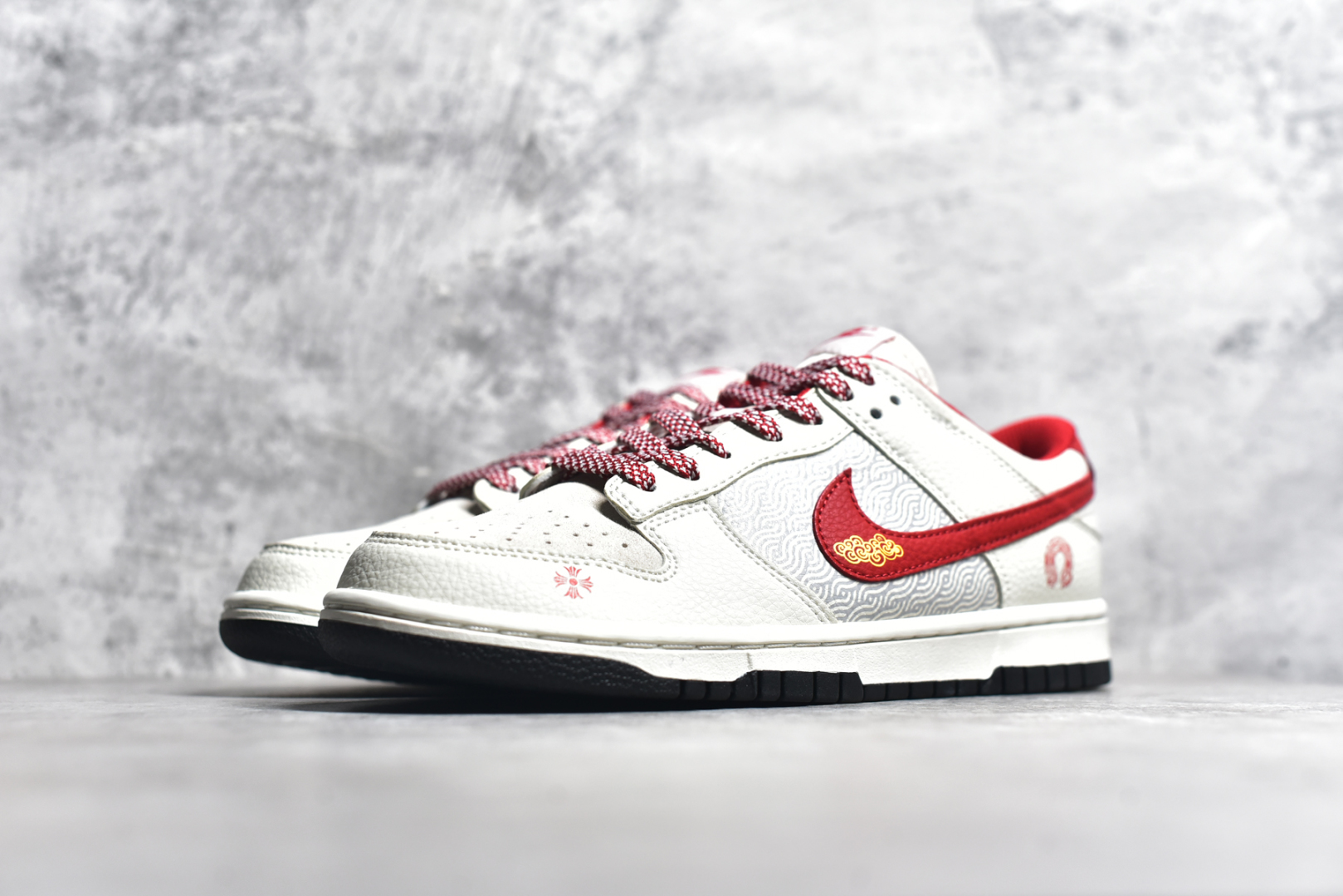图片[2]-#NK SB Dunk Low 蛇年限定 祥云红勾 周年高端定制 低帮休闲板鞋 DJ2024-094 #定制鞋盒 大厂纯原品质出货 超高清洁度 皮料切割干净无任何毛边 细节完美 尺码：36 36.5 37.5 38 38.5 39 40 40.5 41 42 42.5 43 44 44.5 45-选品中心