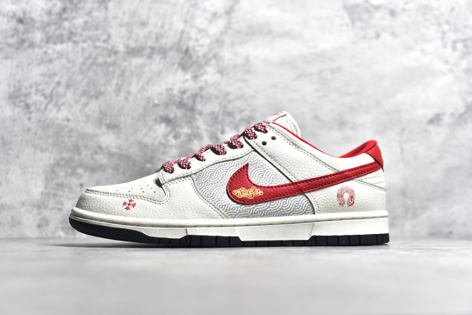 #NK SB Dunk Low 蛇年限定 祥云红勾 周年高端定制 低帮休闲板鞋 DJ2024-094 #定制鞋盒 大厂纯原品质出货 超高清洁度 皮料切割干净无任何毛边 细节完美 尺码：36 36.5 37.5 38 38.5 39 40 40.5 41 42 42.5 43 44 44.5 45-选品中心