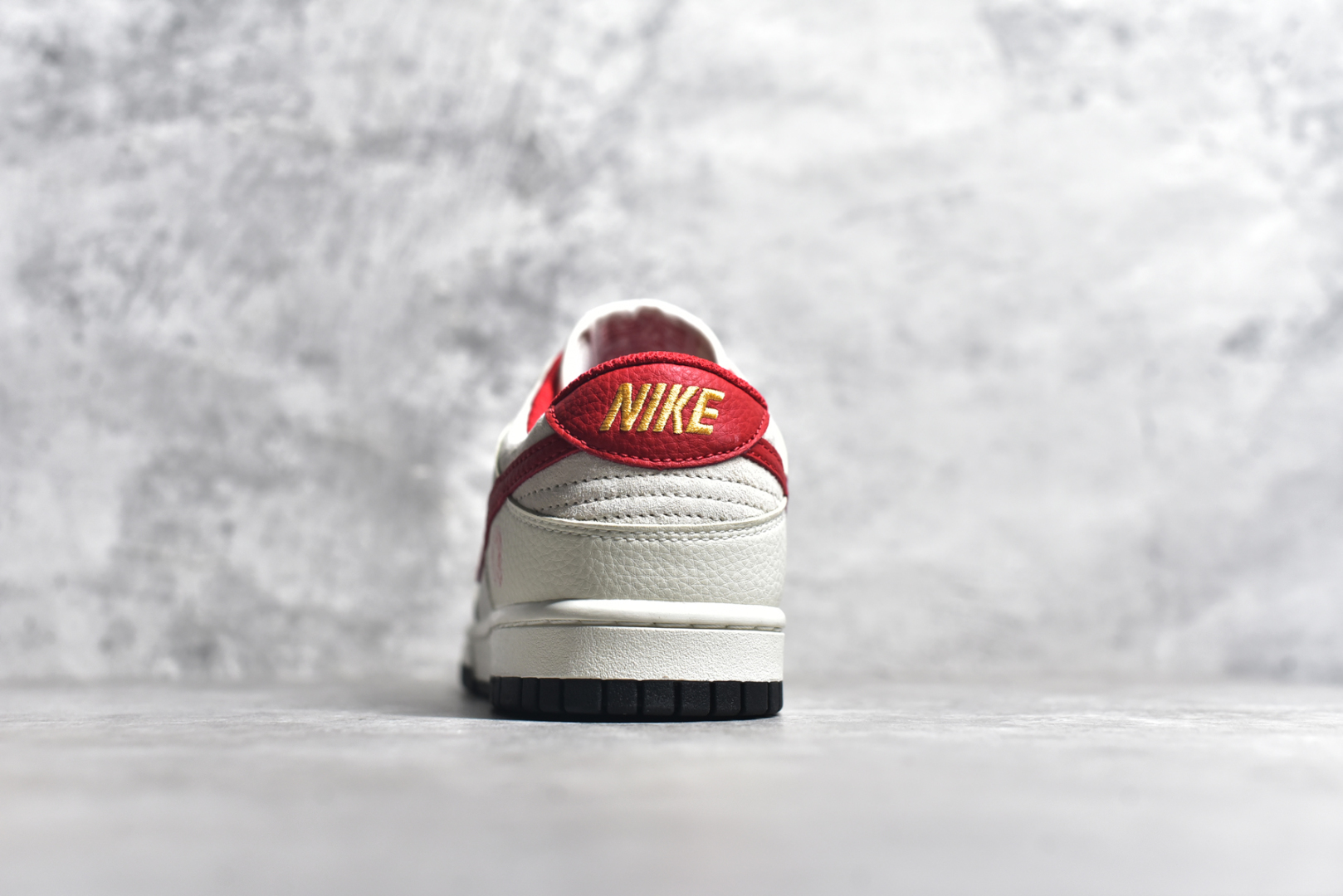 图片[5]-#NK SB Dunk Low 蛇年限定 祥云红勾 周年高端定制 低帮休闲板鞋 DJ2024-094 #定制鞋盒 大厂纯原品质出货 超高清洁度 皮料切割干净无任何毛边 细节完美 尺码：36 36.5 37.5 38 38.5 39 40 40.5 41 42 42.5 43 44 44.5 45-选品中心