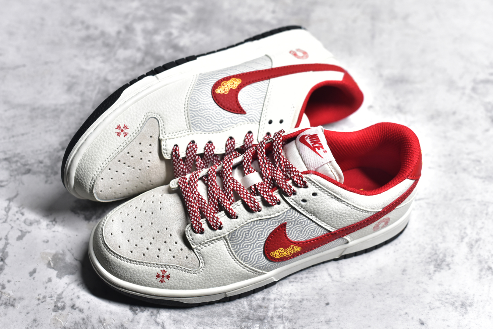 图片[7]-#NK SB Dunk Low 蛇年限定 祥云红勾 周年高端定制 低帮休闲板鞋 DJ2024-094 #定制鞋盒 大厂纯原品质出货 超高清洁度 皮料切割干净无任何毛边 细节完美 尺码：36 36.5 37.5 38 38.5 39 40 40.5 41 42 42.5 43 44 44.5 45-选品中心
