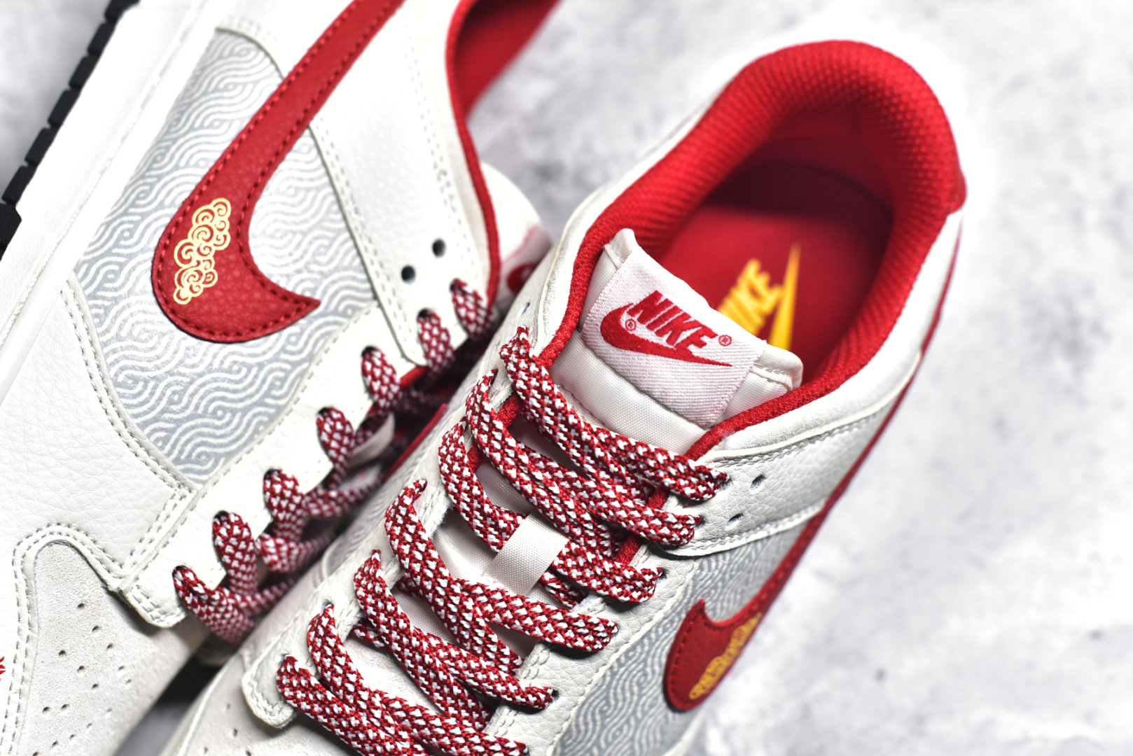 图片[9]-#NK SB Dunk Low 蛇年限定 祥云红勾 周年高端定制 低帮休闲板鞋 DJ2024-094 #定制鞋盒 大厂纯原品质出货 超高清洁度 皮料切割干净无任何毛边 细节完美 尺码：36 36.5 37.5 38 38.5 39 40 40.5 41 42 42.5 43 44 44.5 45-选品中心