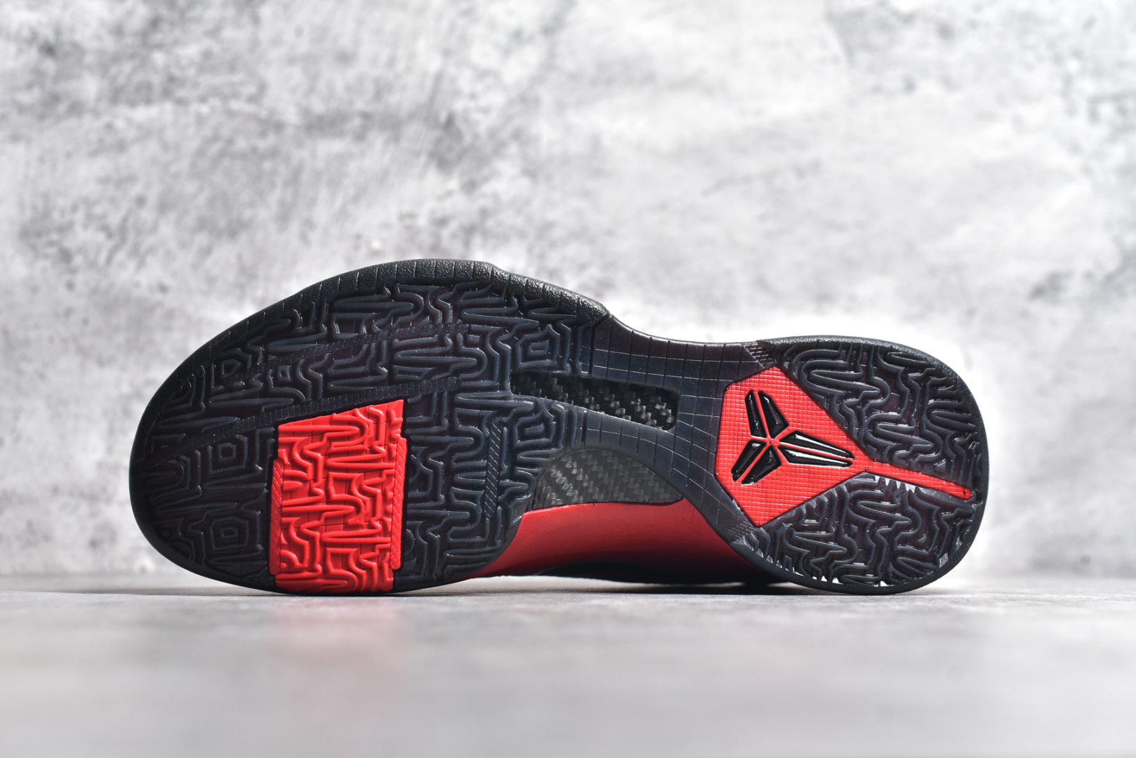 图片[6]-#Max NK Kobe 5 Protro\”Year of the Mamba\” 科比五代 蛇年 大红 HF5182-600 灭世海外球员版 搭载最高工艺标准 版型 外观 细节 用料 不同于市场主流货品 拒绝杀猪套牌纯原套路 欢迎对比品鉴 外观升级点：鞋头冲孔 后跟海绵填充 飞线质感 碳板纹理 纸板对位 悉数升级对标ZP 用料升级点：前掌气垫➕后掌马蹄zoom（增配）澎湃脚感 完美解决正品后掌泡棉衰减问题 版型尺码升级：海外球员版 前掌包裹提升 尺码增加US13 47.5码 适配 职业球员 灭世纯原海外球员版『质 价 比』拉满 拳打杀猪纯原 脚踢一眼假通货 高端外贸渠道口碑爆炸 尺码：39 40 40.5 41 42 42.5 43 44 44.5 45 46 47.5-选品中心