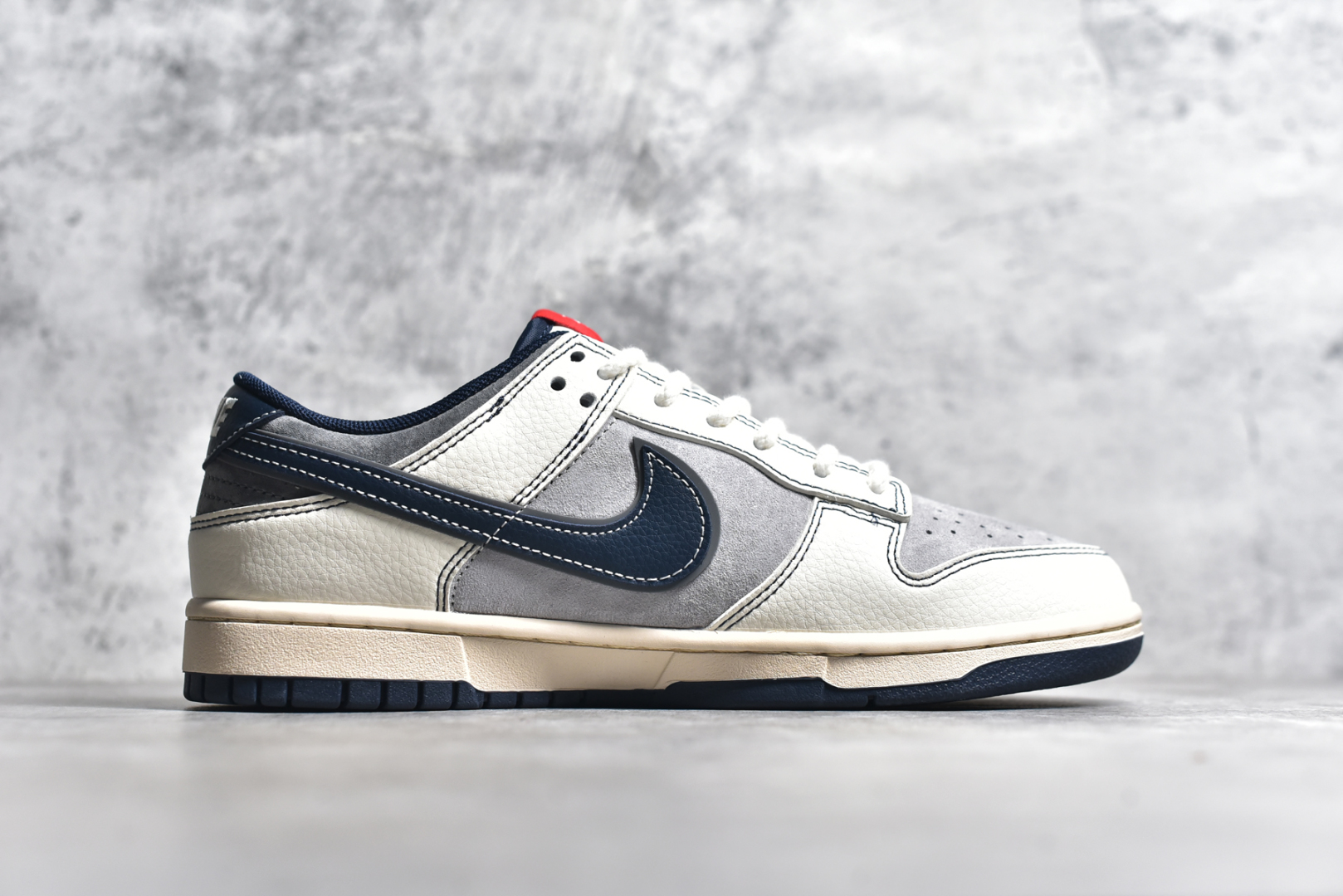 图片[3]-#NK SB Dunk Low 斯图西联名 签名藏蓝勾 周年高端定制 低帮休闲板鞋 DM6868-034 #定制鞋盒 大厂纯原品质出货 超高清洁度 皮料切割干净无任何毛边 细节完美 尺码：36 36.5 37.5 38 38.5 39 40 40.5 41 42 42.5 43 44 44.5 45-选品中心