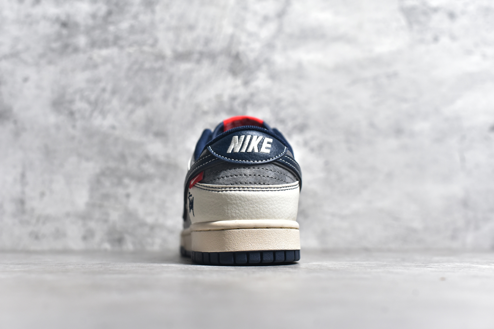 图片[5]-#NK SB Dunk Low 斯图西联名 签名藏蓝勾 周年高端定制 低帮休闲板鞋 DM6868-034 #定制鞋盒 大厂纯原品质出货 超高清洁度 皮料切割干净无任何毛边 细节完美 尺码：36 36.5 37.5 38 38.5 39 40 40.5 41 42 42.5 43 44 44.5 45-选品中心