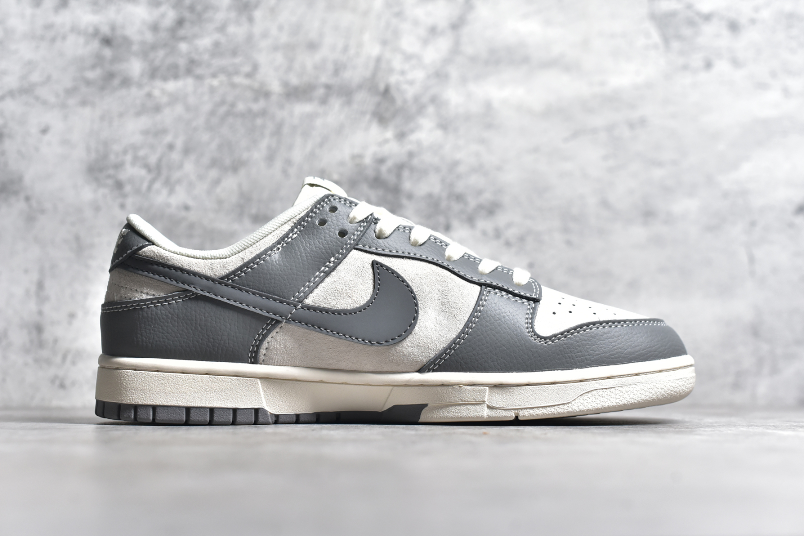 图片[3]-#NK SB Dunk Low 斯图西联名 涂鸦灰勾 周年高端定制 低帮休闲板鞋 DM6868-024 #定制鞋盒 大厂纯原品质出货 超高清洁度 皮料切割干净无任何毛边 细节完美 尺码：36 36.5 37.5 38 38.5 39 40 40.5 41 42 42.5 43 44 44.5 45-选品中心