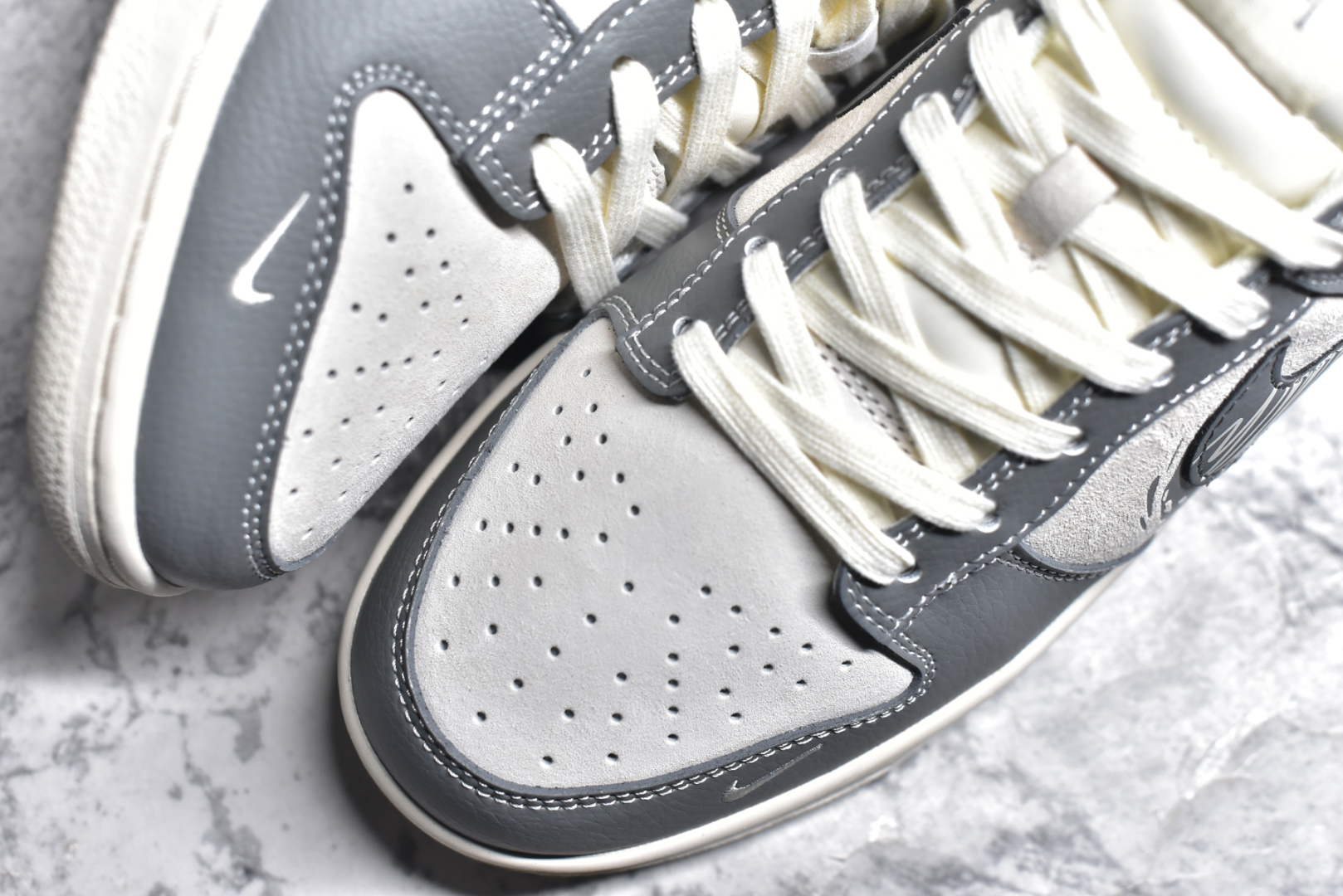 图片[8]-#NK SB Dunk Low 斯图西联名 涂鸦灰勾 周年高端定制 低帮休闲板鞋 DM6868-024 #定制鞋盒 大厂纯原品质出货 超高清洁度 皮料切割干净无任何毛边 细节完美 尺码：36 36.5 37.5 38 38.5 39 40 40.5 41 42 42.5 43 44 44.5 45-选品中心