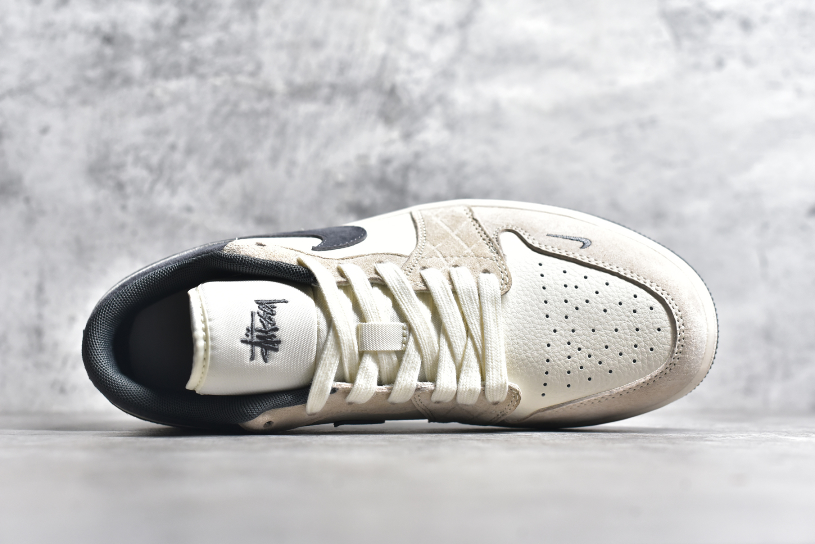 图片[4]-#Air Jordan 1 Low AJ1 乔1 斯图西联名 奶灰暗格 高端定制 低帮复古篮球鞋 DM9188-014 #定制鞋盒 大厂纯原品质出货 超高清洁度 皮料切割干净无任何毛边 细节完美 尺码：36 36.5 37.5 38 38.5 39 40 40.5 41 42 42.5 43 44 44.5 45-选品中心