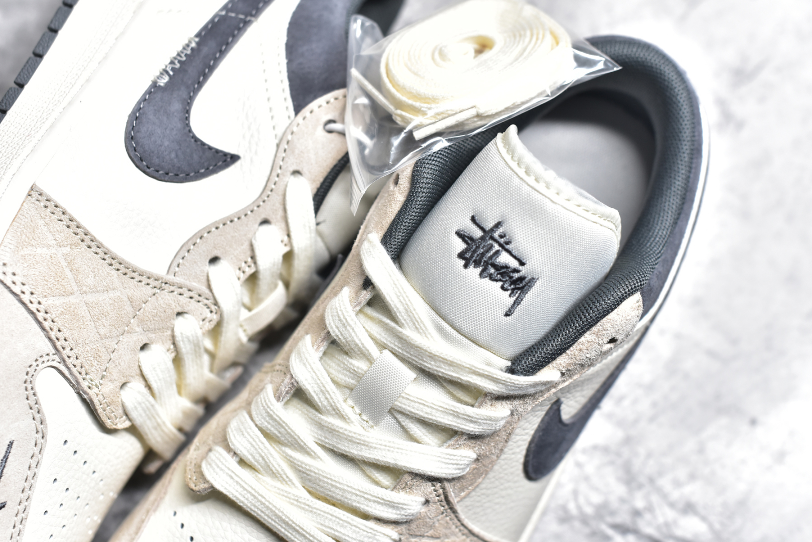 图片[9]-#Air Jordan 1 Low AJ1 乔1 斯图西联名 奶灰暗格 高端定制 低帮复古篮球鞋 DM9188-014 #定制鞋盒 大厂纯原品质出货 超高清洁度 皮料切割干净无任何毛边 细节完美 尺码：36 36.5 37.5 38 38.5 39 40 40.5 41 42 42.5 43 44 44.5 45-选品中心