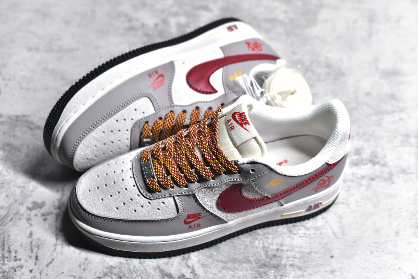 图片[7]-#NK Air Force 1\’07 Low 蛇年限定 米灰红勾 空军一号低帮休闲板鞋 DM6688-029 #原楦头原纸板 原装鞋盒 定制五金配件 内置全掌气垫 原厂鞋底 尺码：36 36.5 37.5 38 38.5 39 40 40.5 41 42 42.5 43 44 44.5 45-选品中心