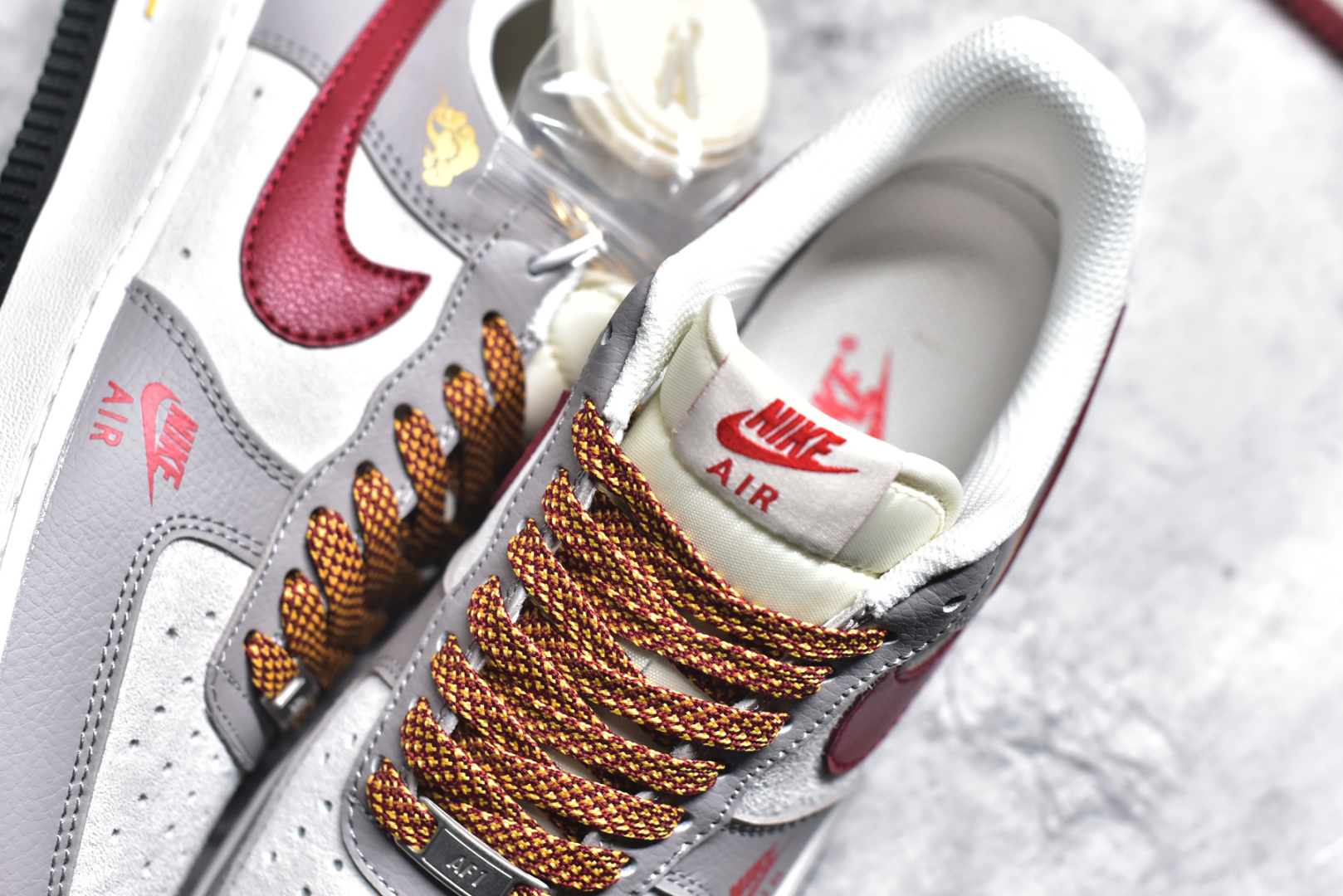 图片[9]-#NK Air Force 1\’07 Low 蛇年限定 米灰红勾 空军一号低帮休闲板鞋 DM6688-029 #原楦头原纸板 原装鞋盒 定制五金配件 内置全掌气垫 原厂鞋底 尺码：36 36.5 37.5 38 38.5 39 40 40.5 41 42 42.5 43 44 44.5 45-选品中心