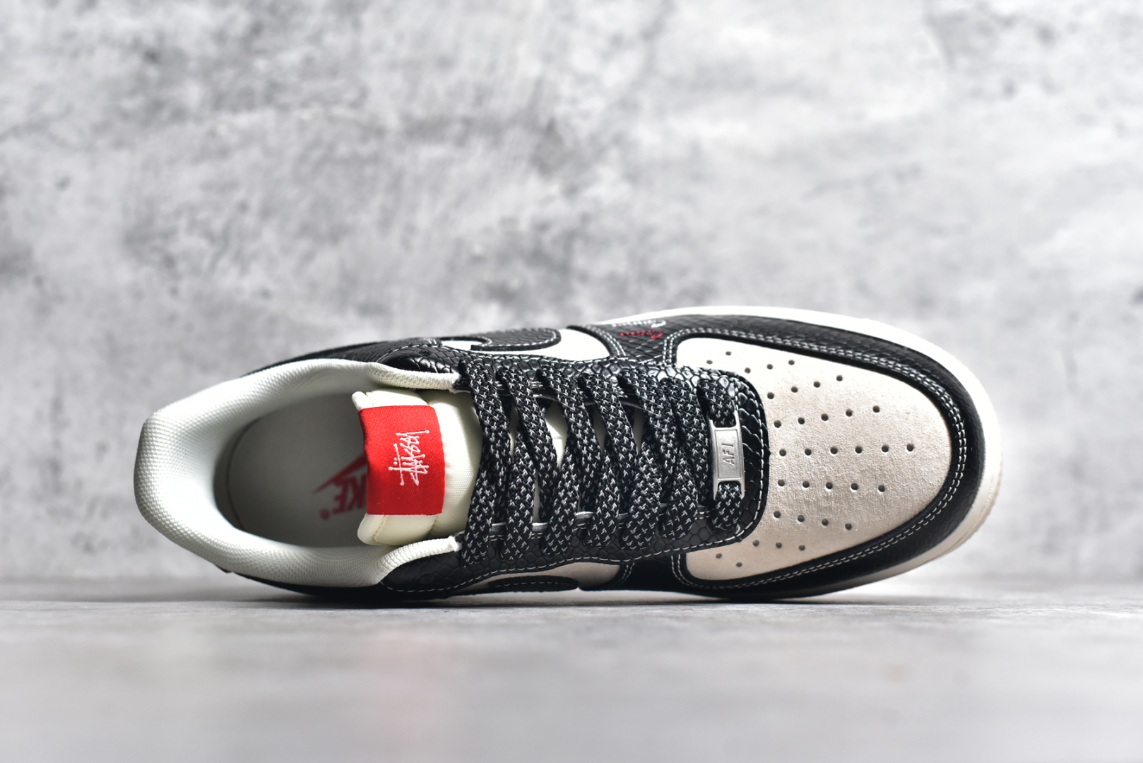 图片[4]-#NK Air Force 1\’07 Low 斯图西联名蛇年限定 黑蛇双色 空军一号低帮休闲板鞋 HH7518-034 #原楦头原纸板 原装鞋盒 定制五金配件 内置全掌气垫 原厂鞋底 尺码：36 36.5 37.5 38 38.5 39 40 40.5 41 42 42.5 43 44 44.5 45-选品中心